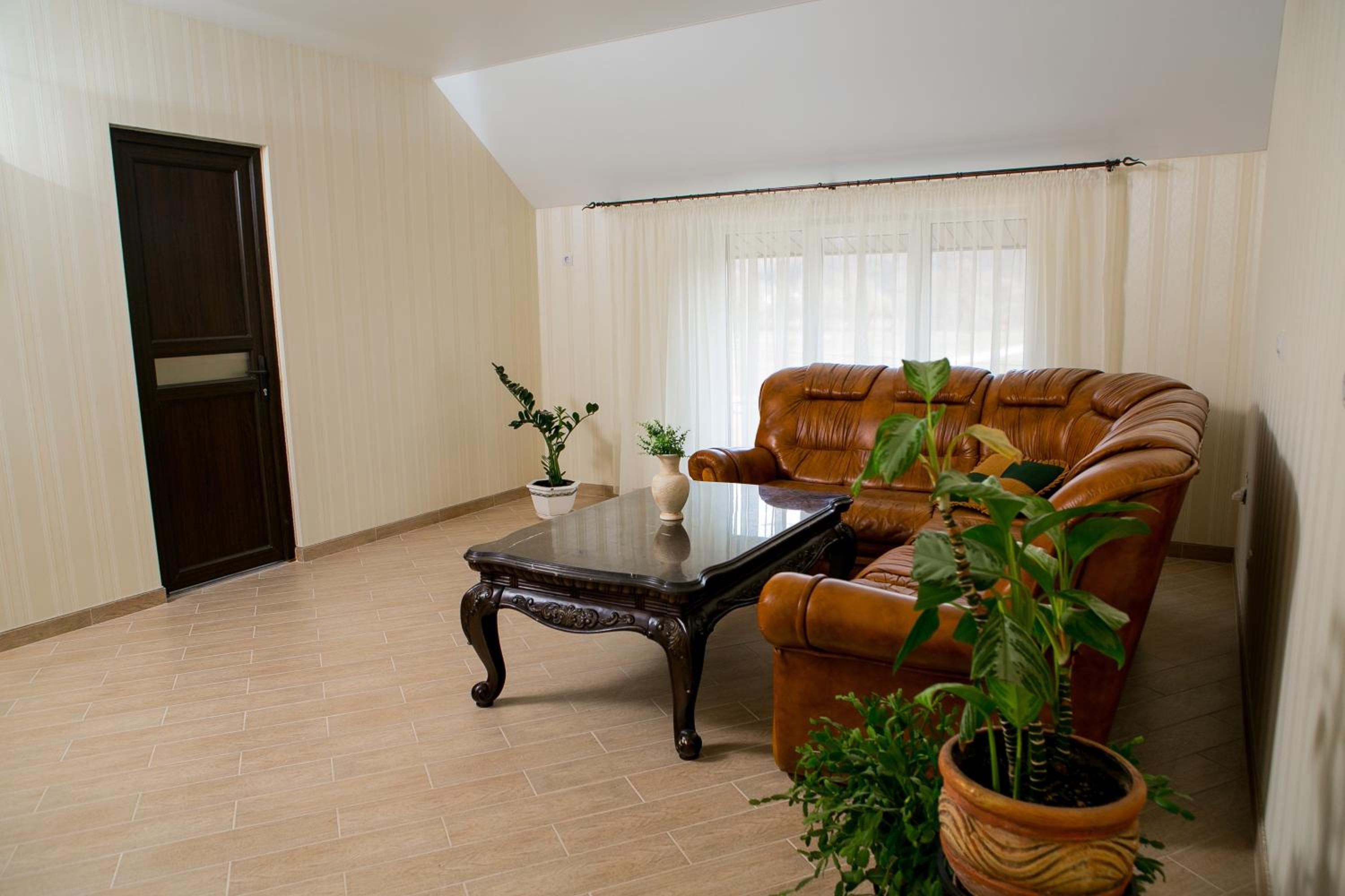 King Suite with Pool View