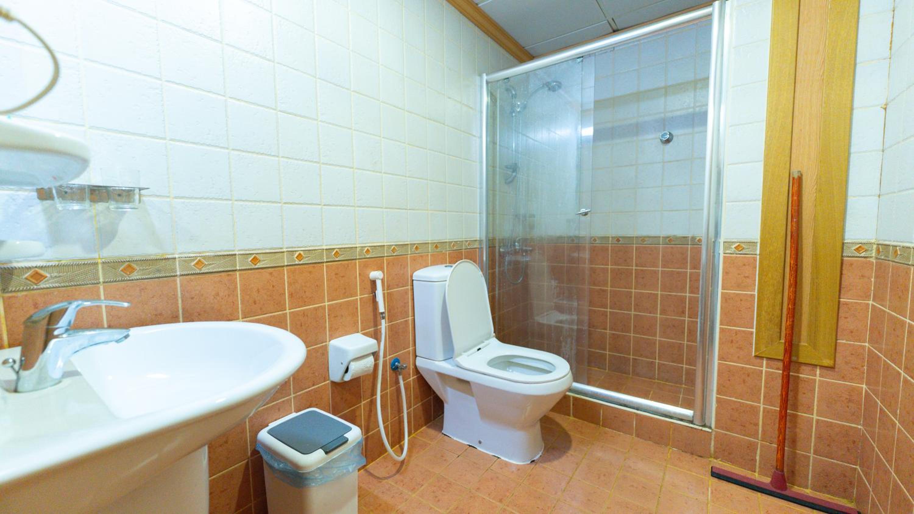Deluxe Family Suite - Photo 4