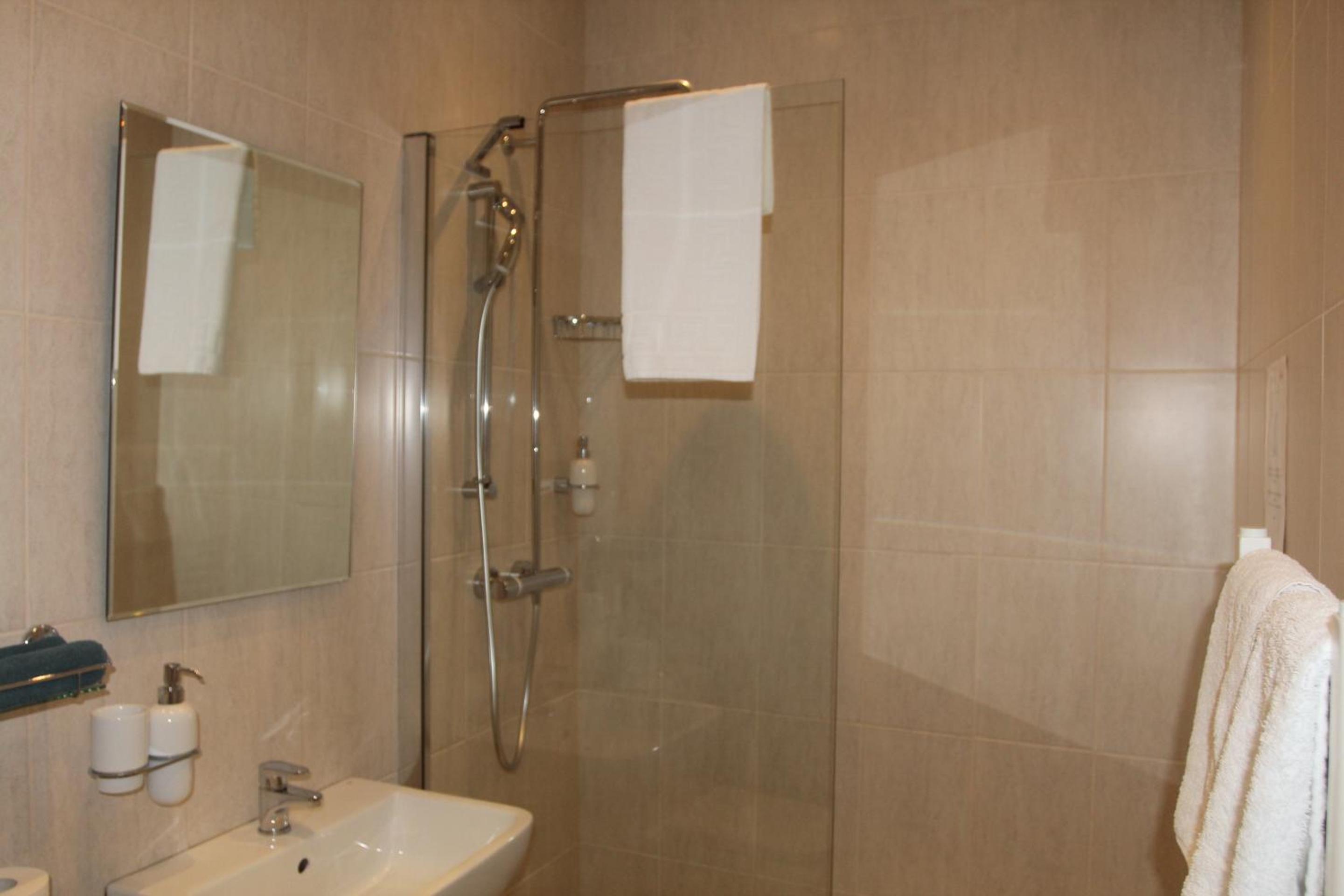 Deluxe Double Room with Shower
