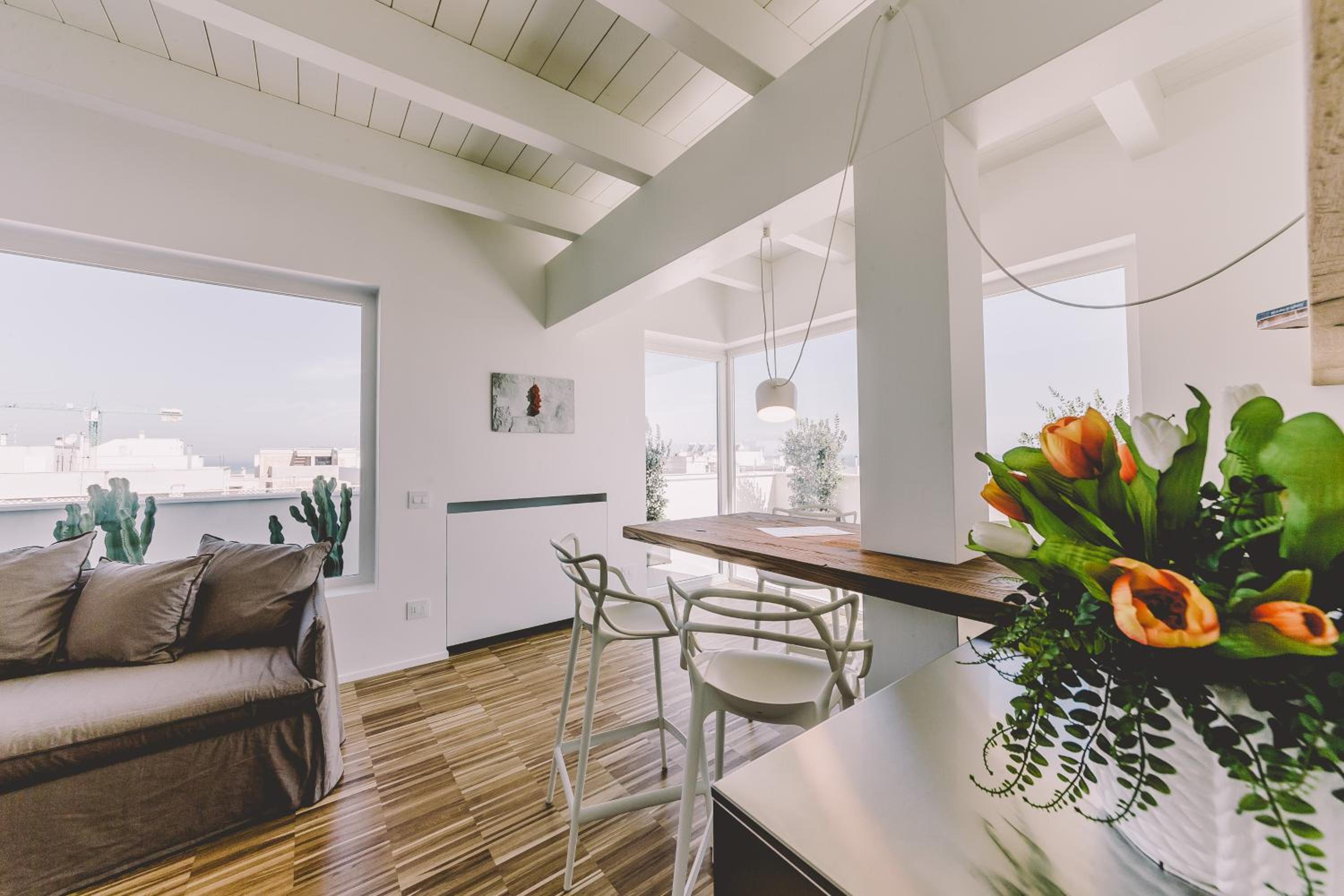 Two-Bedroom Suite with Sea View - Photo 7