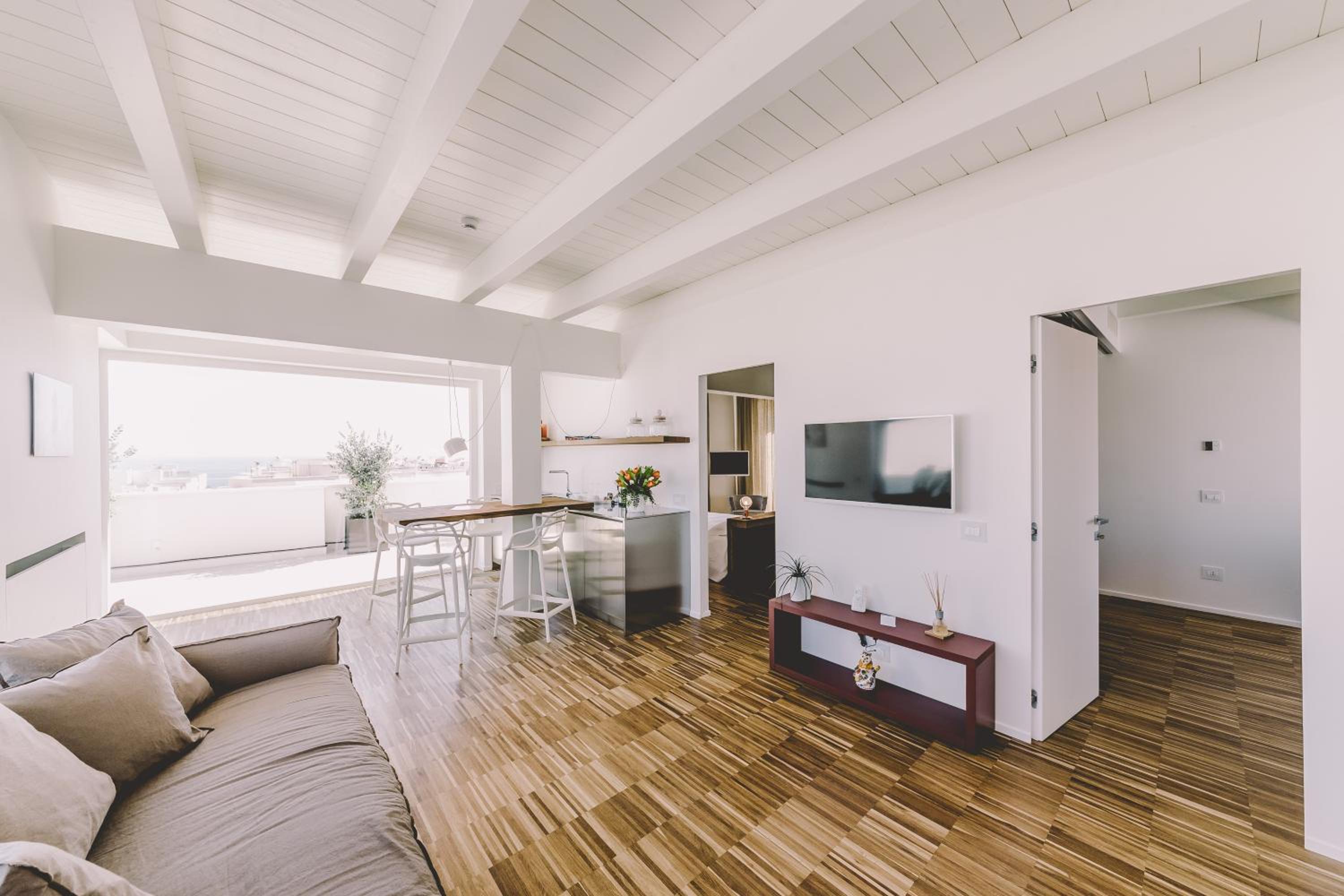 Two-Bedroom Suite with Sea View - Photo 6