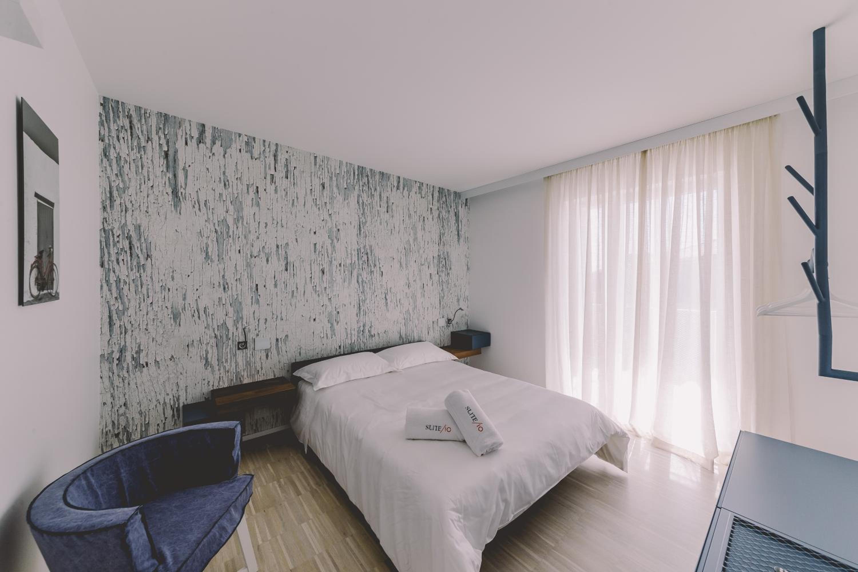 One-Bedroom Suite with Balcony - Photo 12