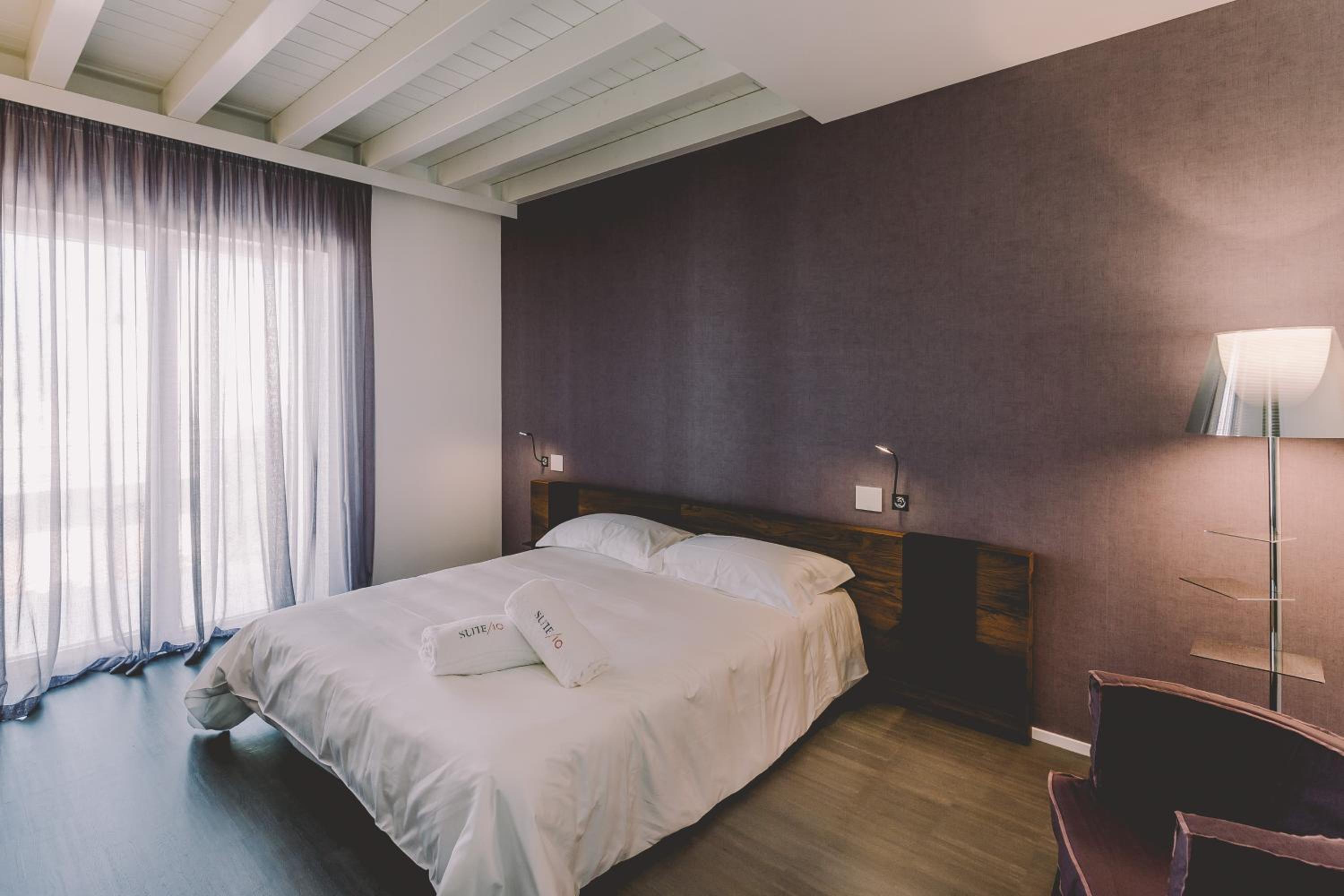 One-Bedroom Suite with Balcony - Photo 2