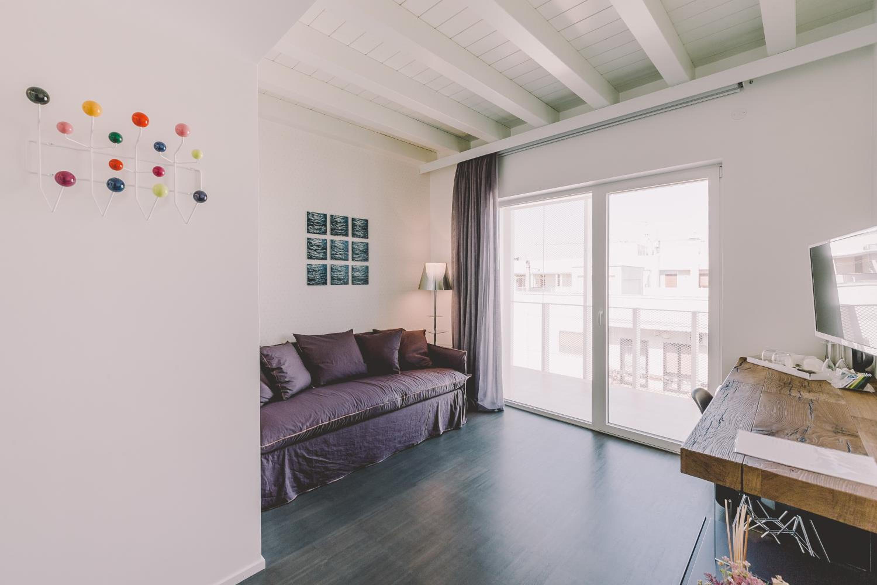One-Bedroom Suite with Balcony - Photo 15