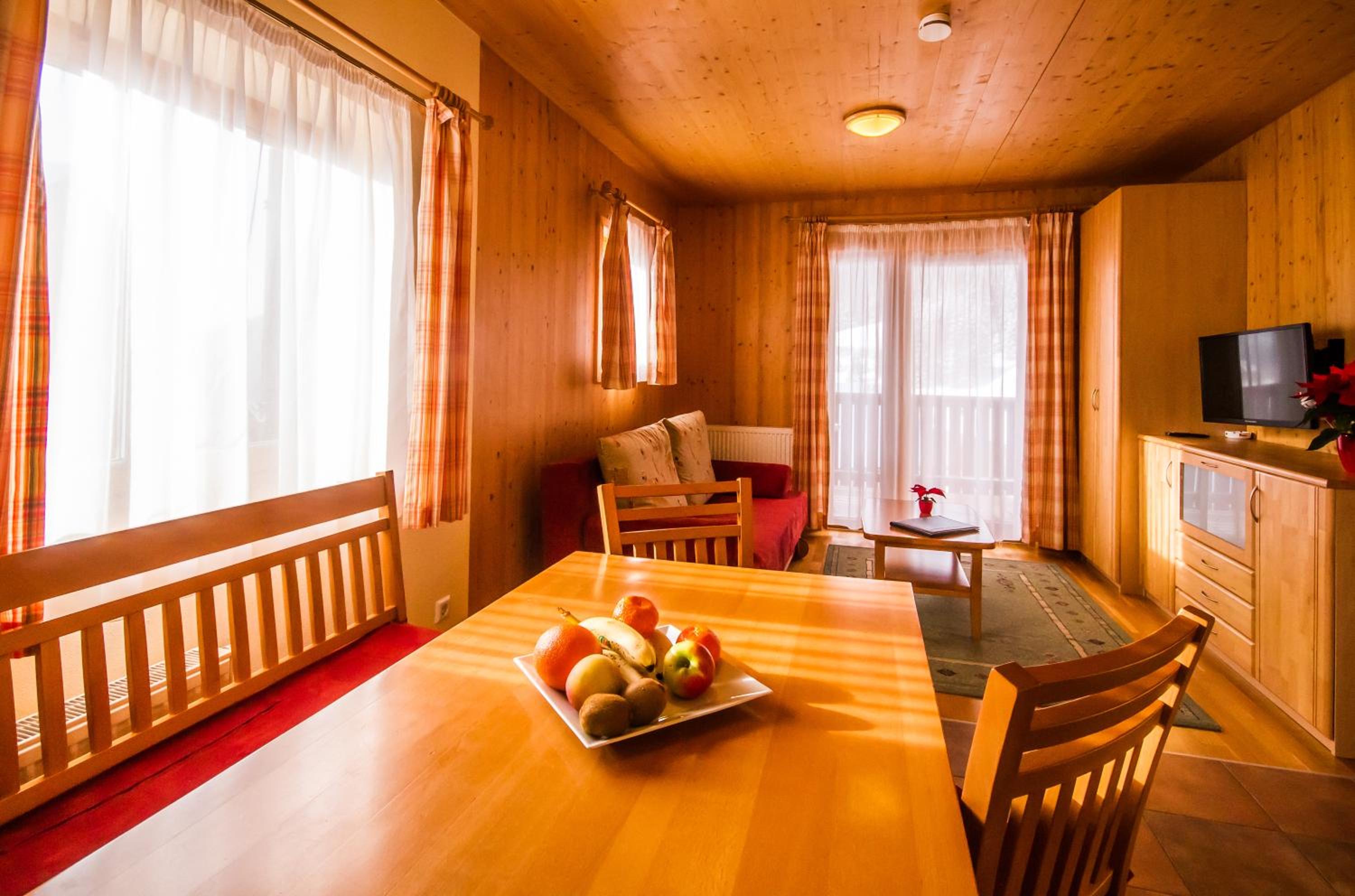 One-Bedroom Apartment - Photo 2