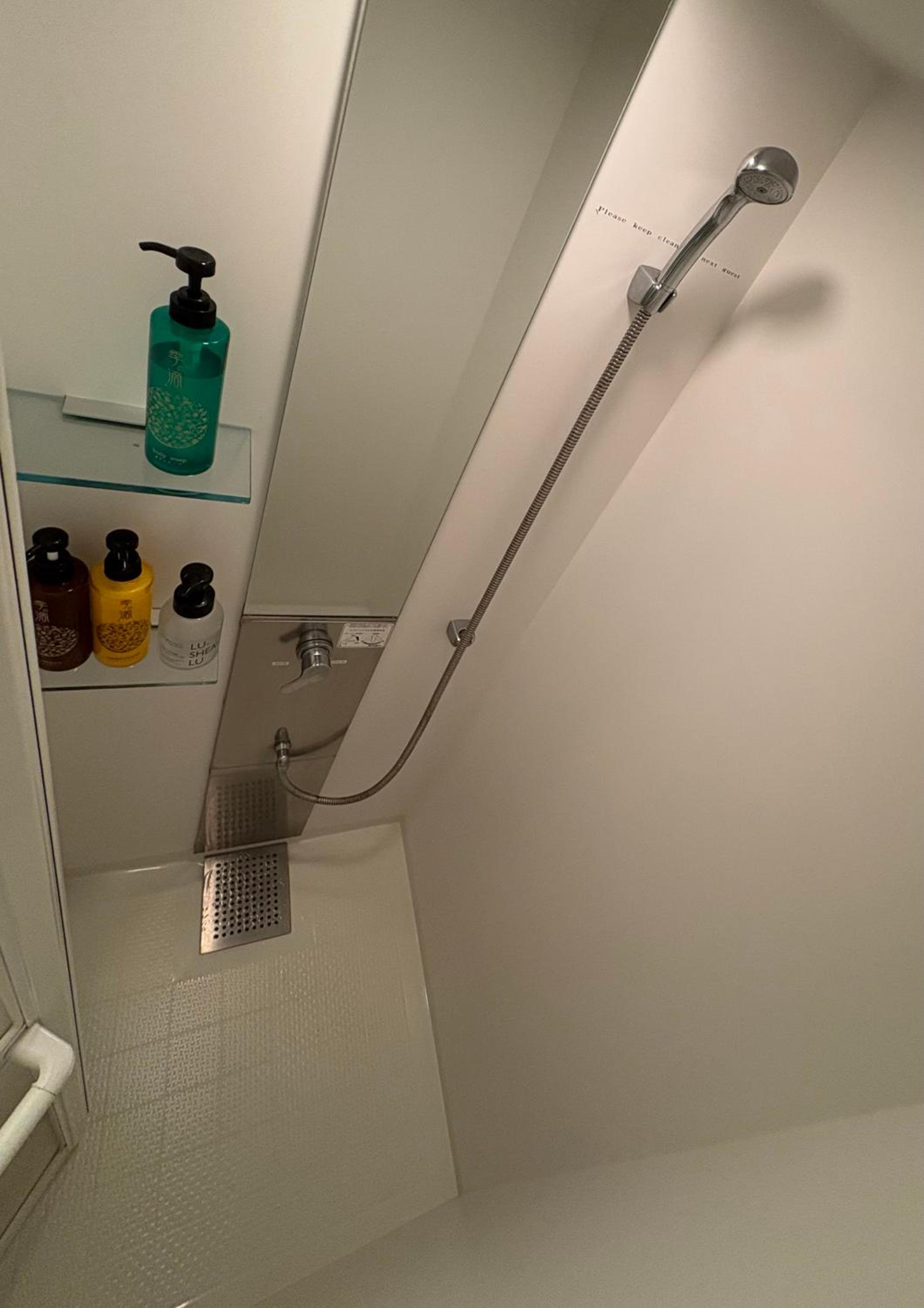 Single Room with Private Bathroom photo 3