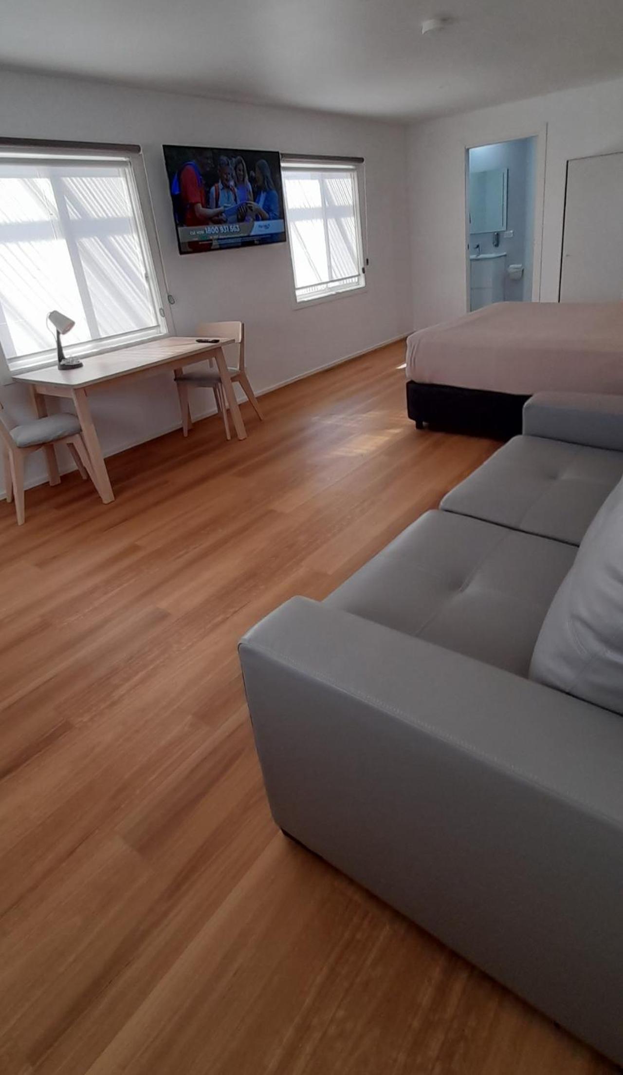 Studio with Sofa Bed - Photo 4