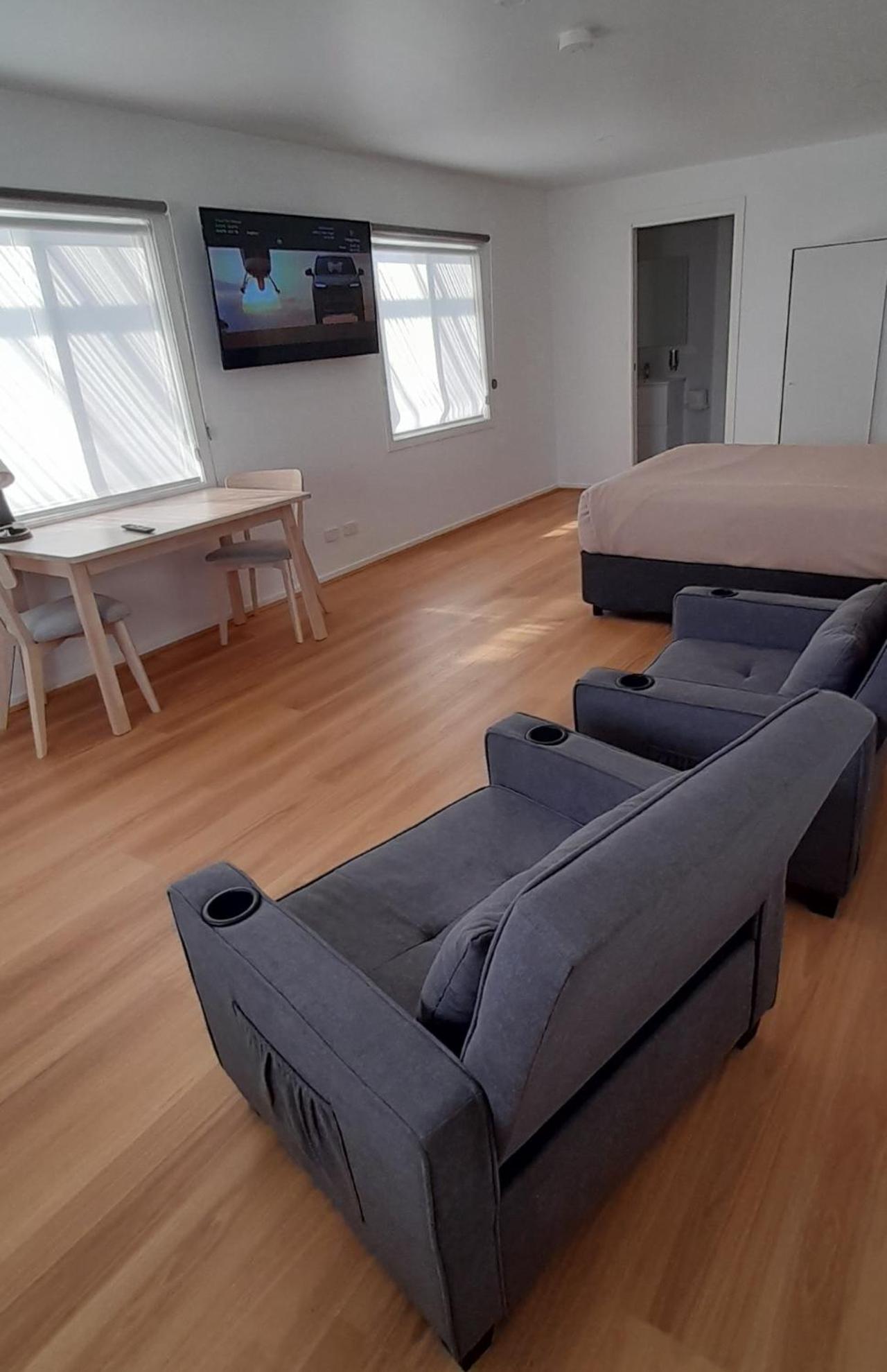 Studio with Sofa Bed - Photo 5