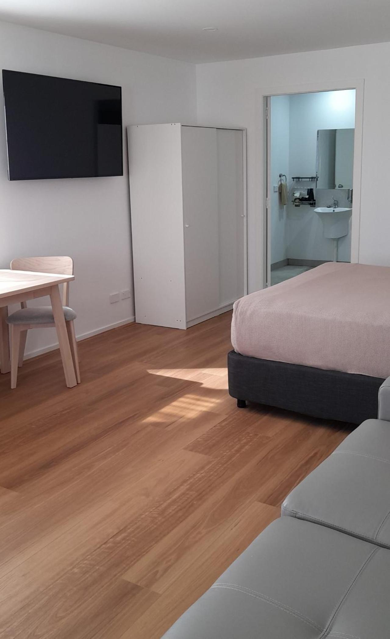 Studio with Sofa Bed - Photo 3