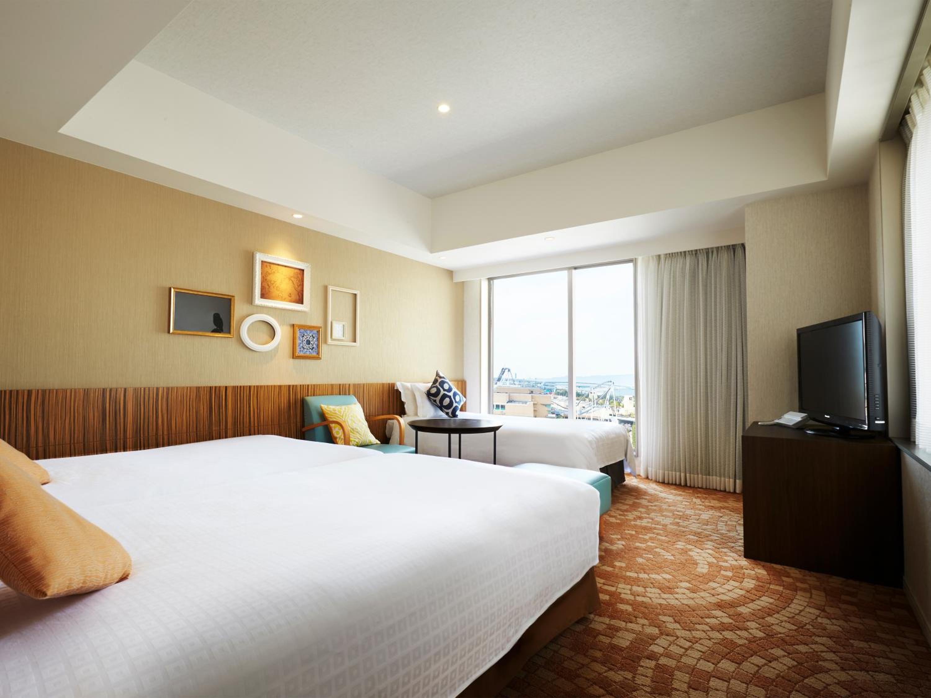 Superior Corner Twin Room with Extra Bed - Non-Smoking