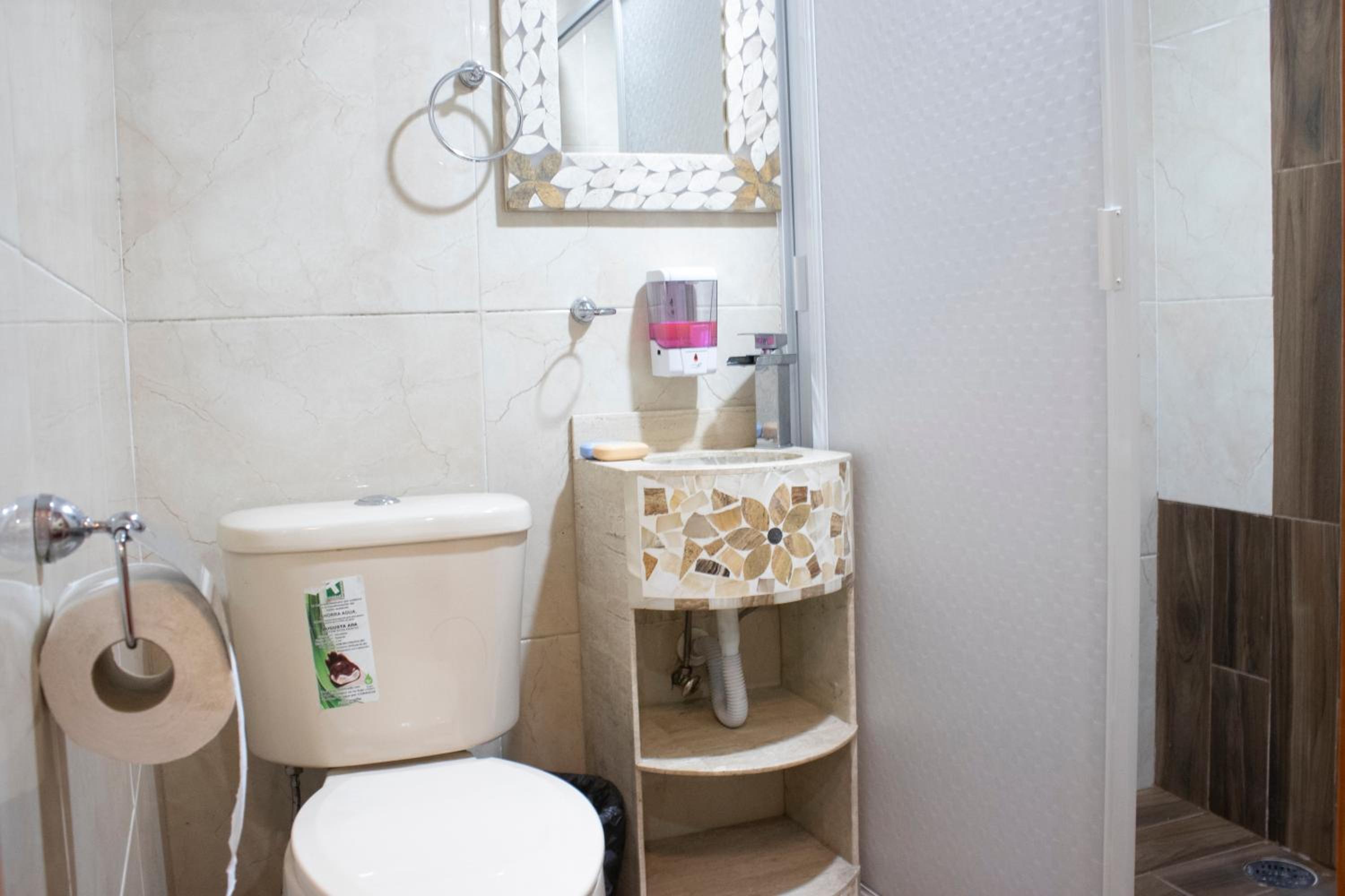 Double Room - Photo 12