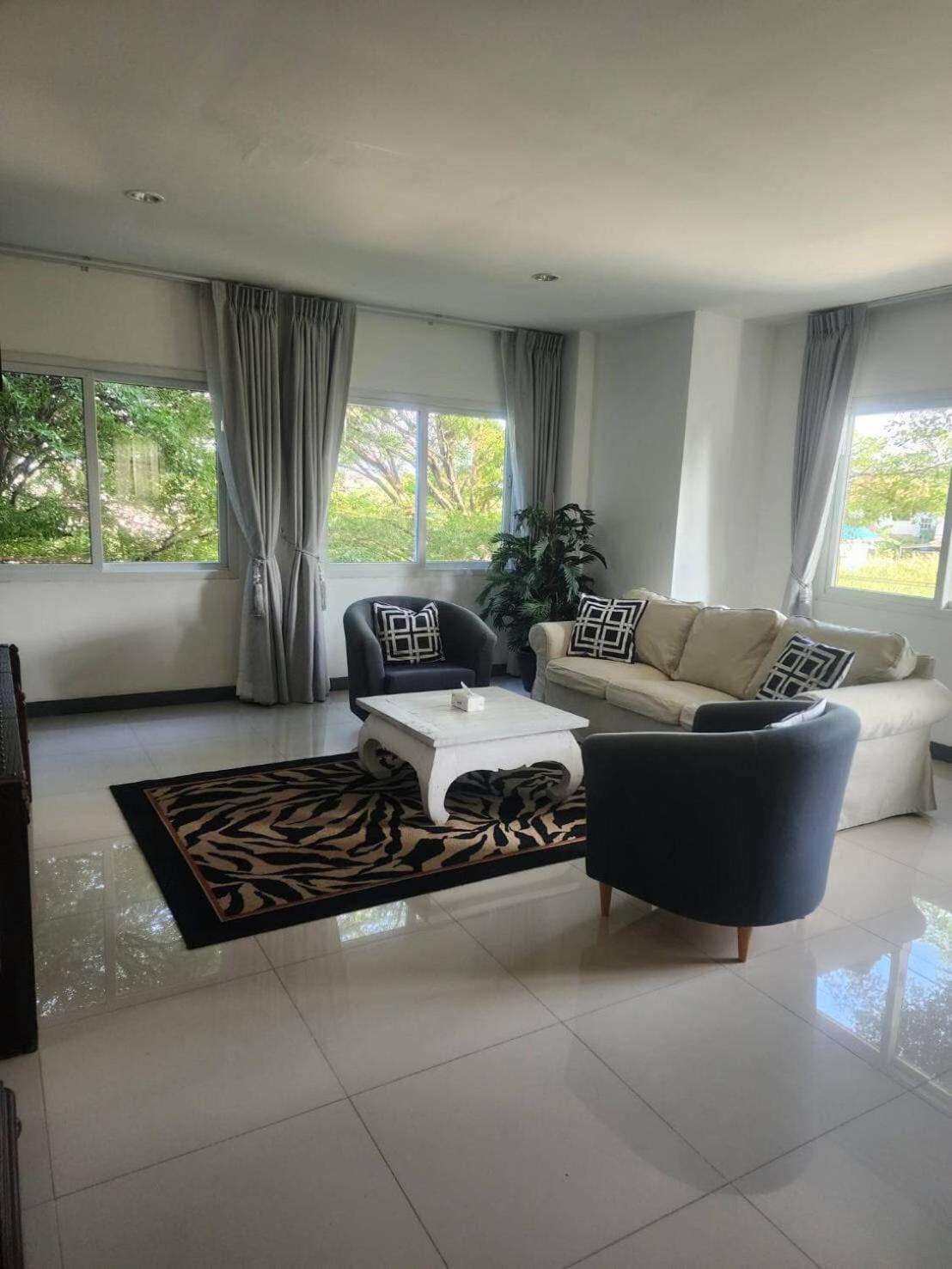 Deluxe Family Room photo 3