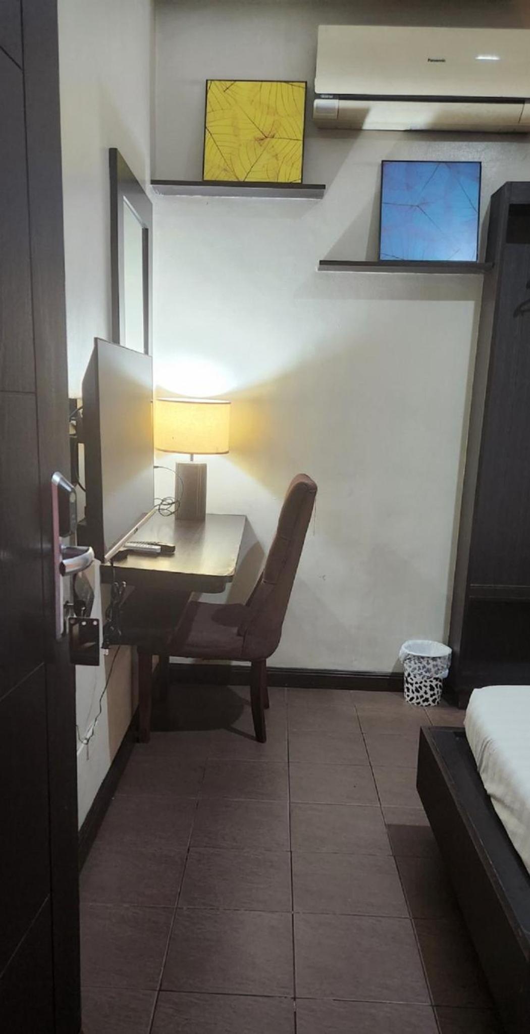 Budget Double Room - Photo 3