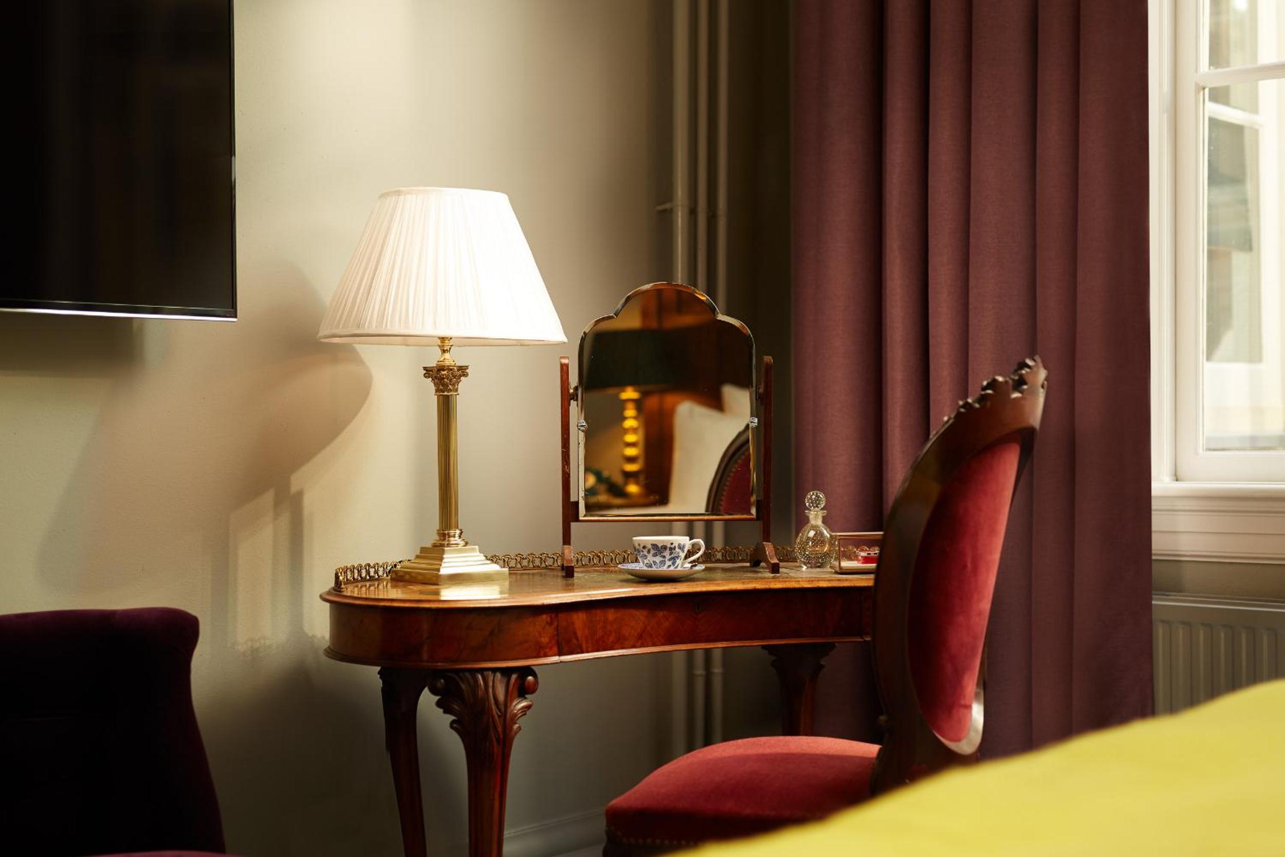 Antique Collectors Suite photo 3