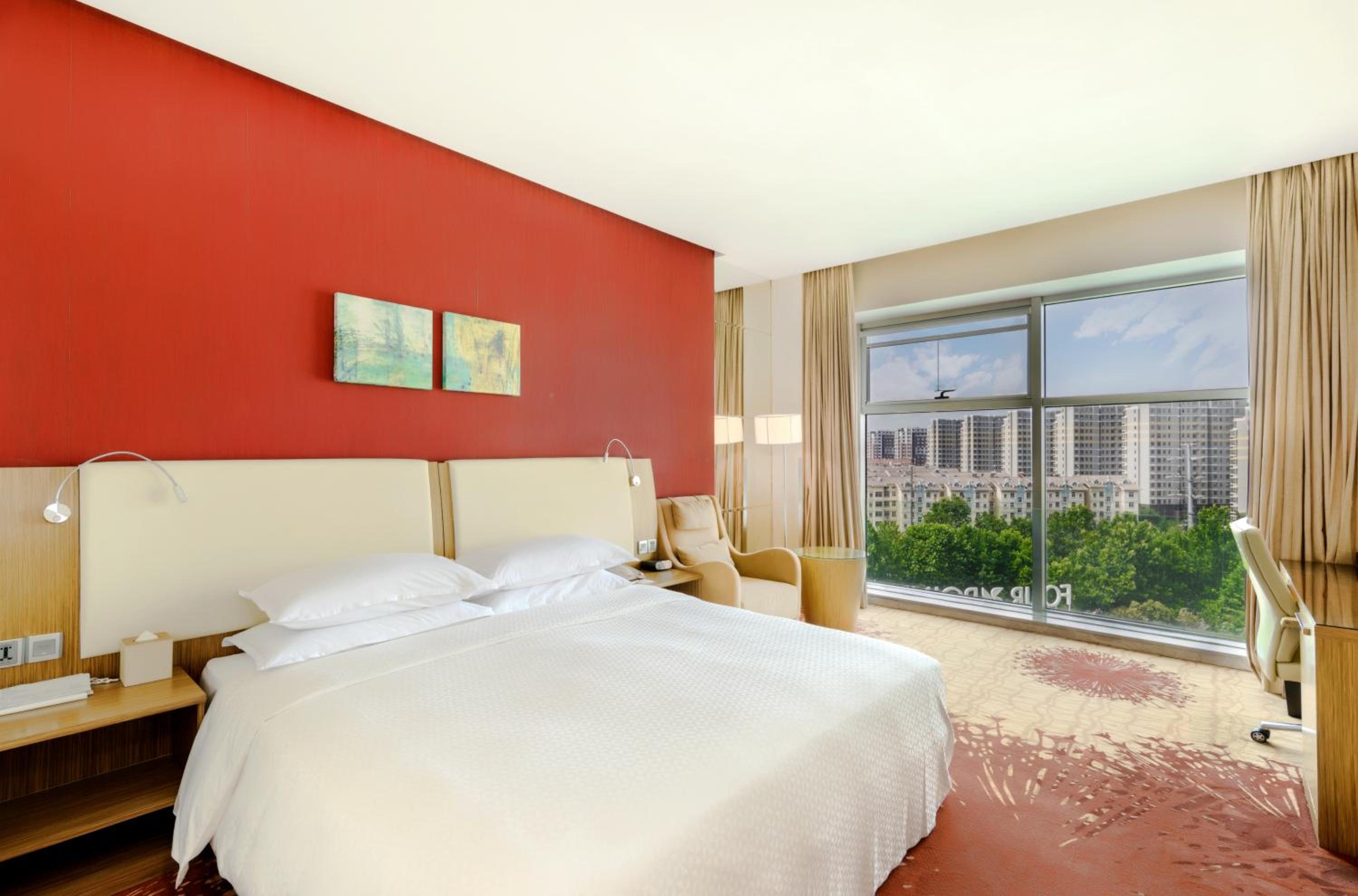 Superior King, Guest room, 1 King - Photo 3