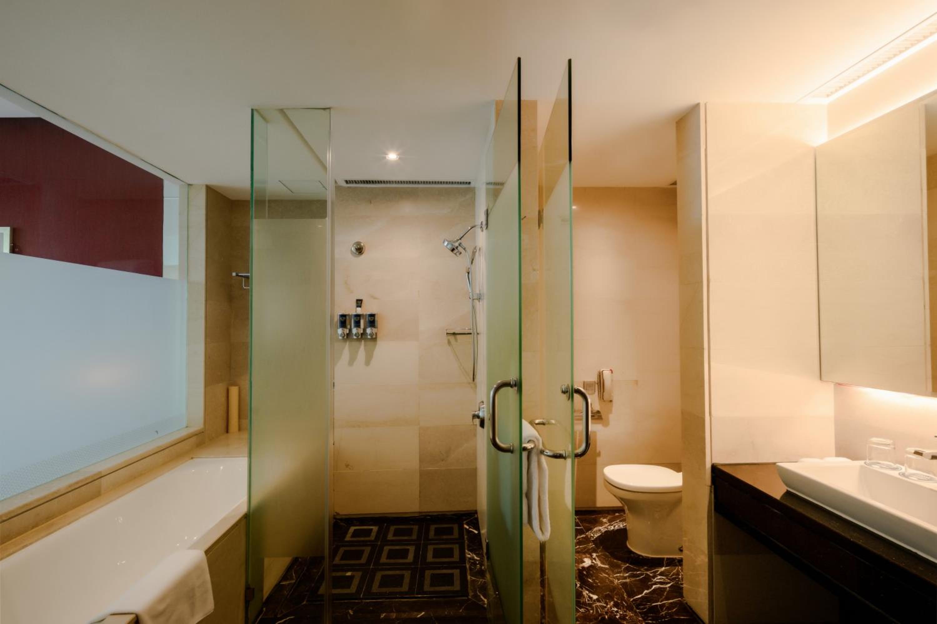Executive King, Executive level, Guest room, 1 King - Photo 4