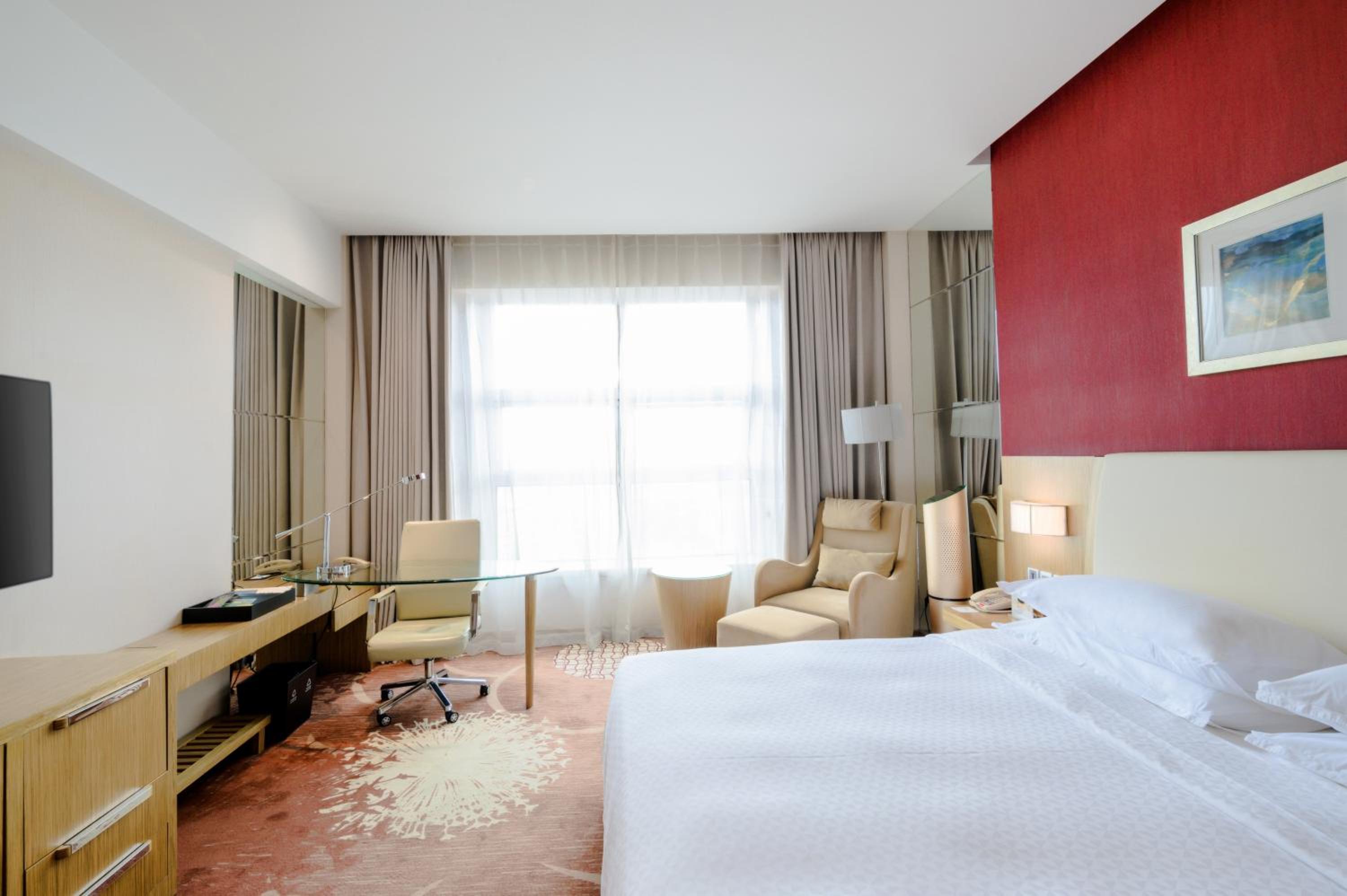 Executive King, Executive level, Guest room, 1 King - Photo 3