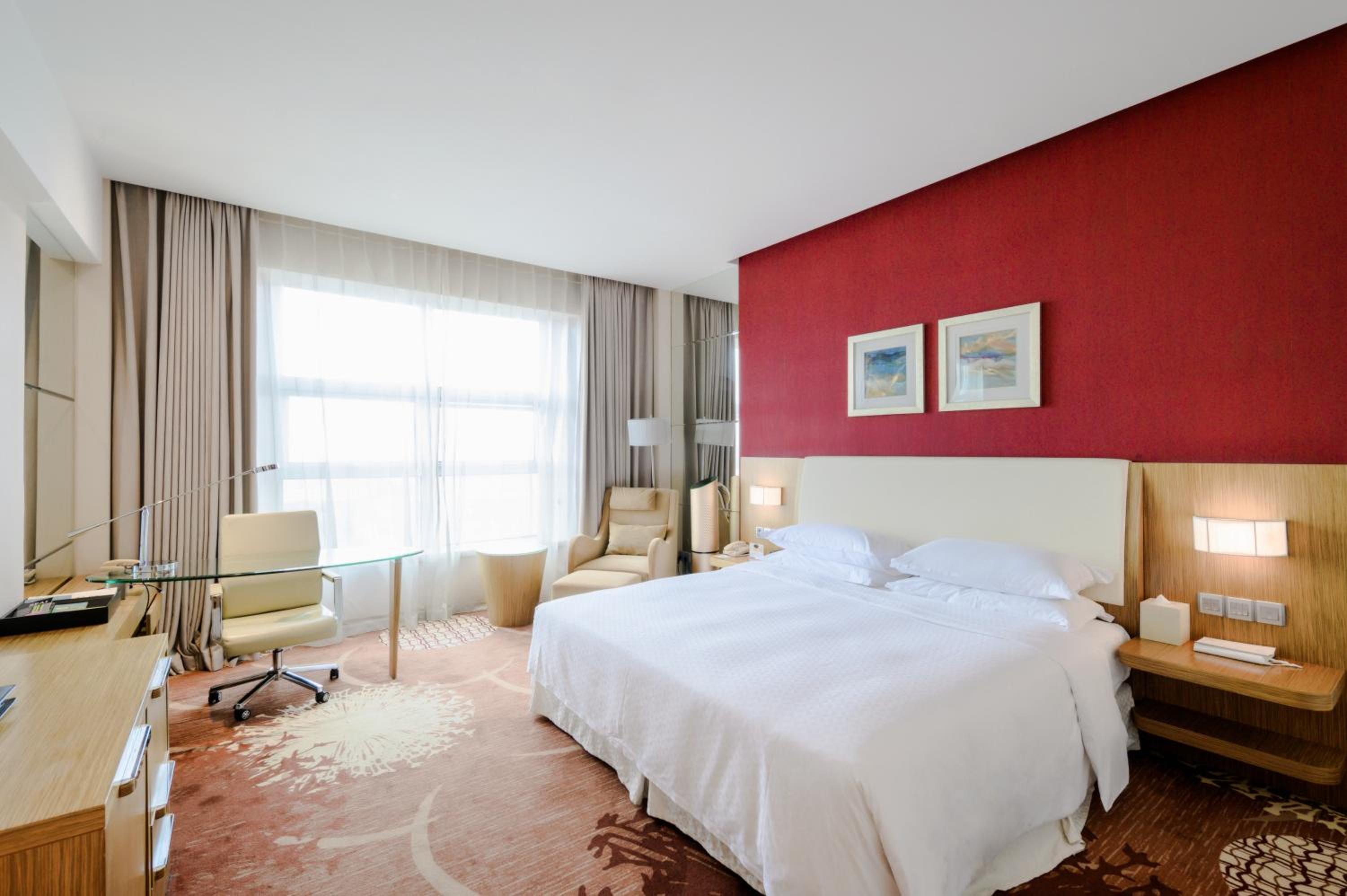 Executive King, Executive level, Guest room, 1 King - Photo 2