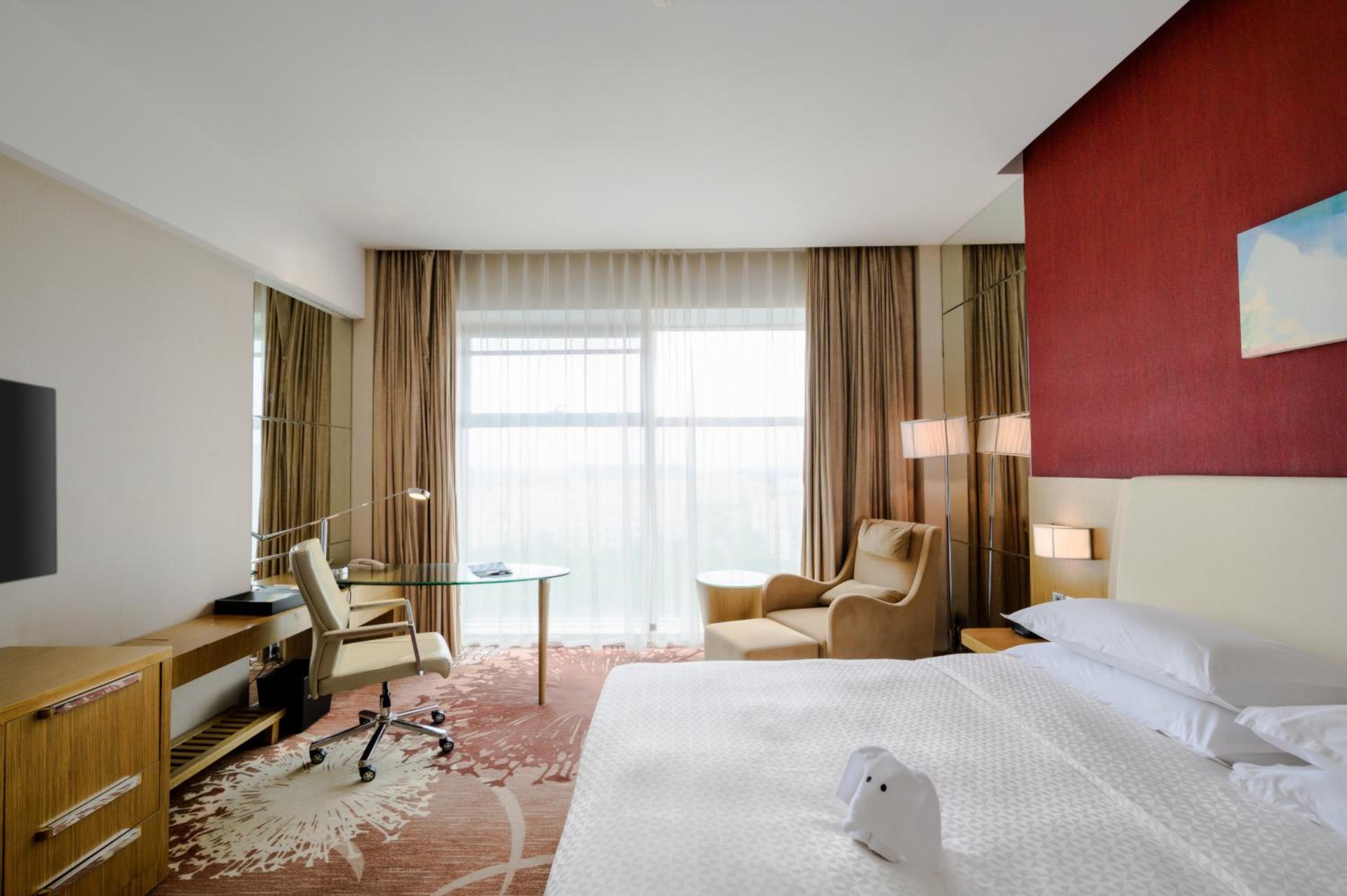 Deluxe Room, Larger Guest room, 1 King, City view photo 1