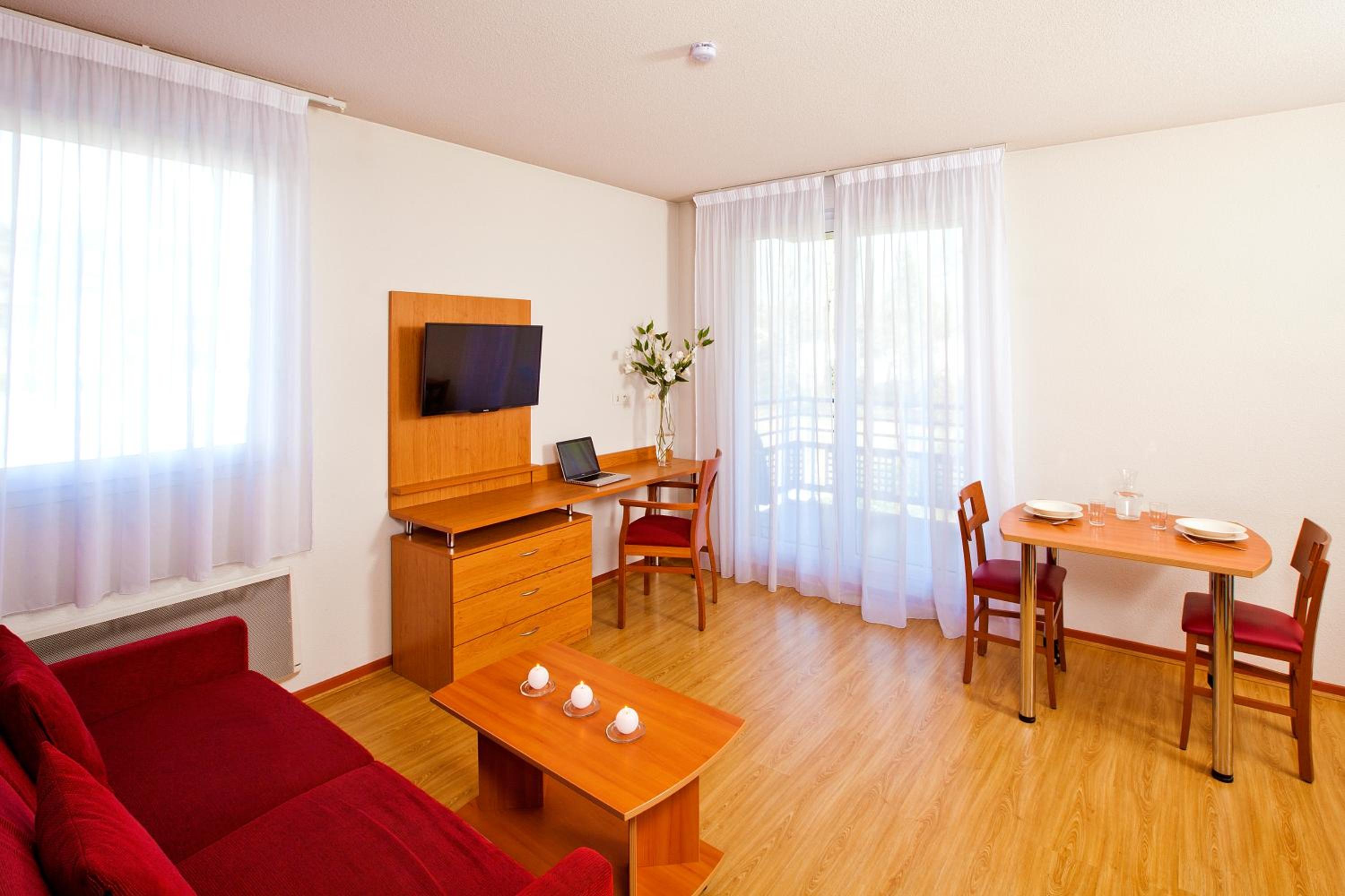 One-Bedroom Apartment (4 Adults) photo 3