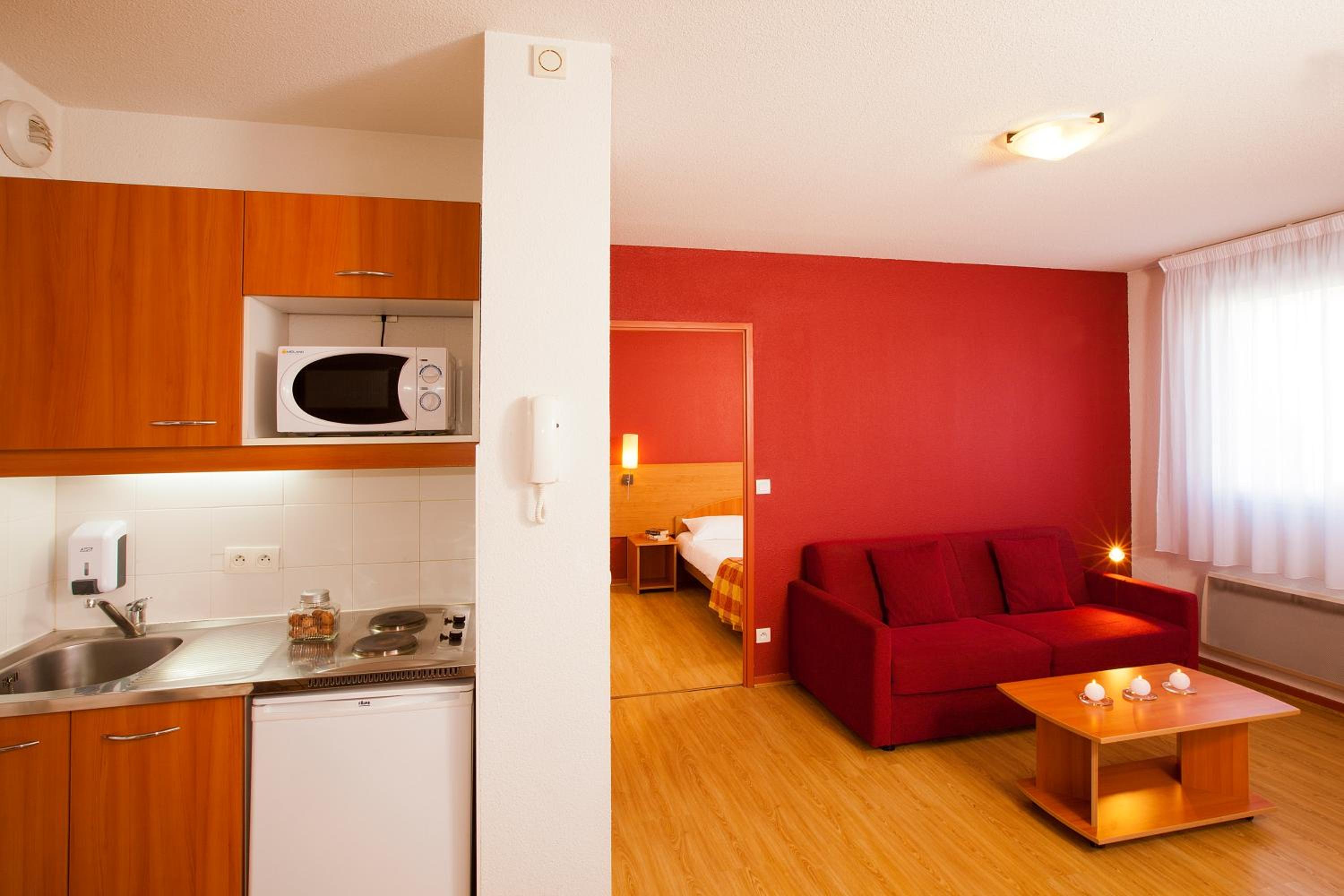 One-Bedroom Apartment (4 Adults) photo 2