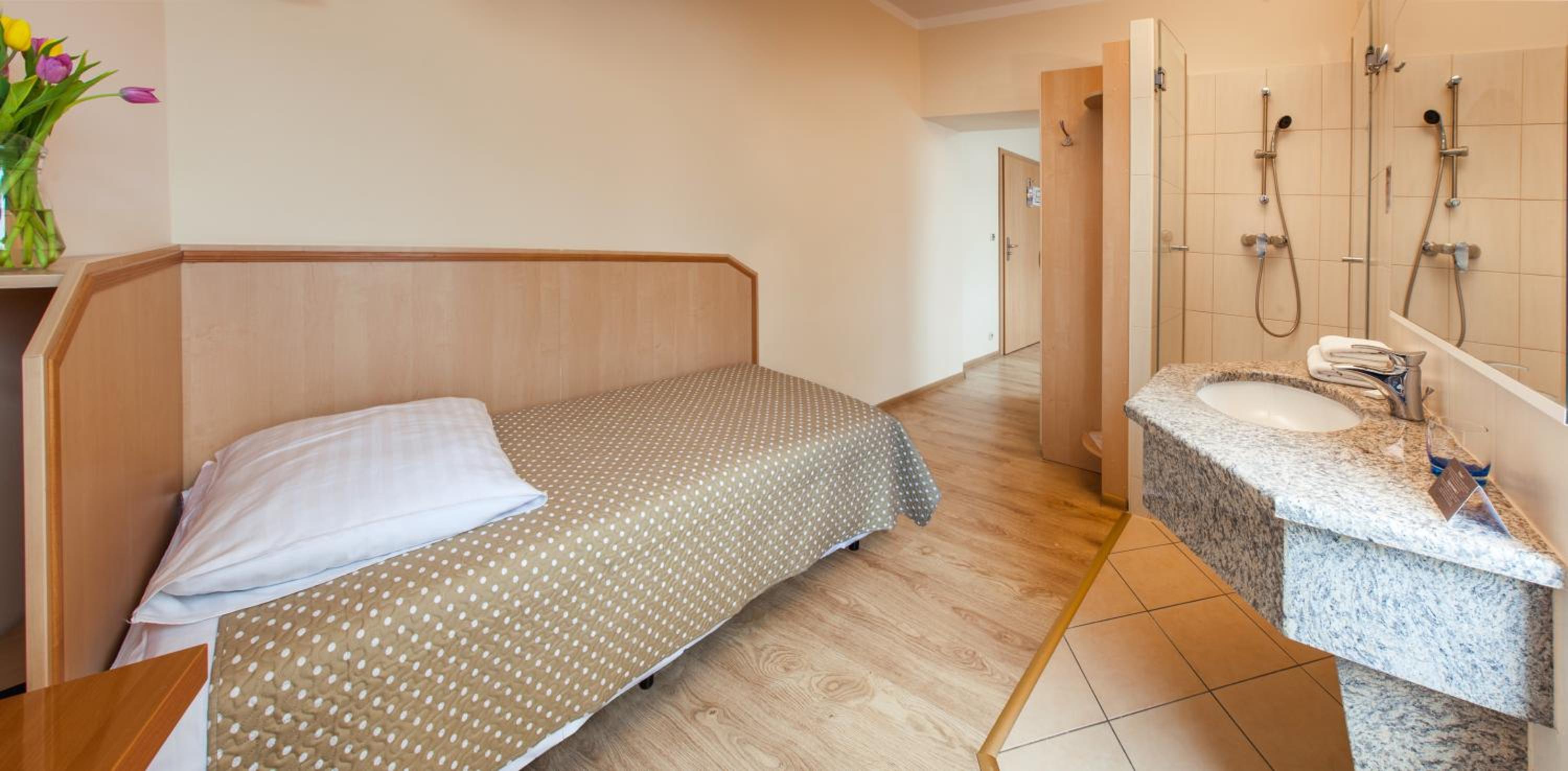 Single Room with Private External Bathroom photo 1