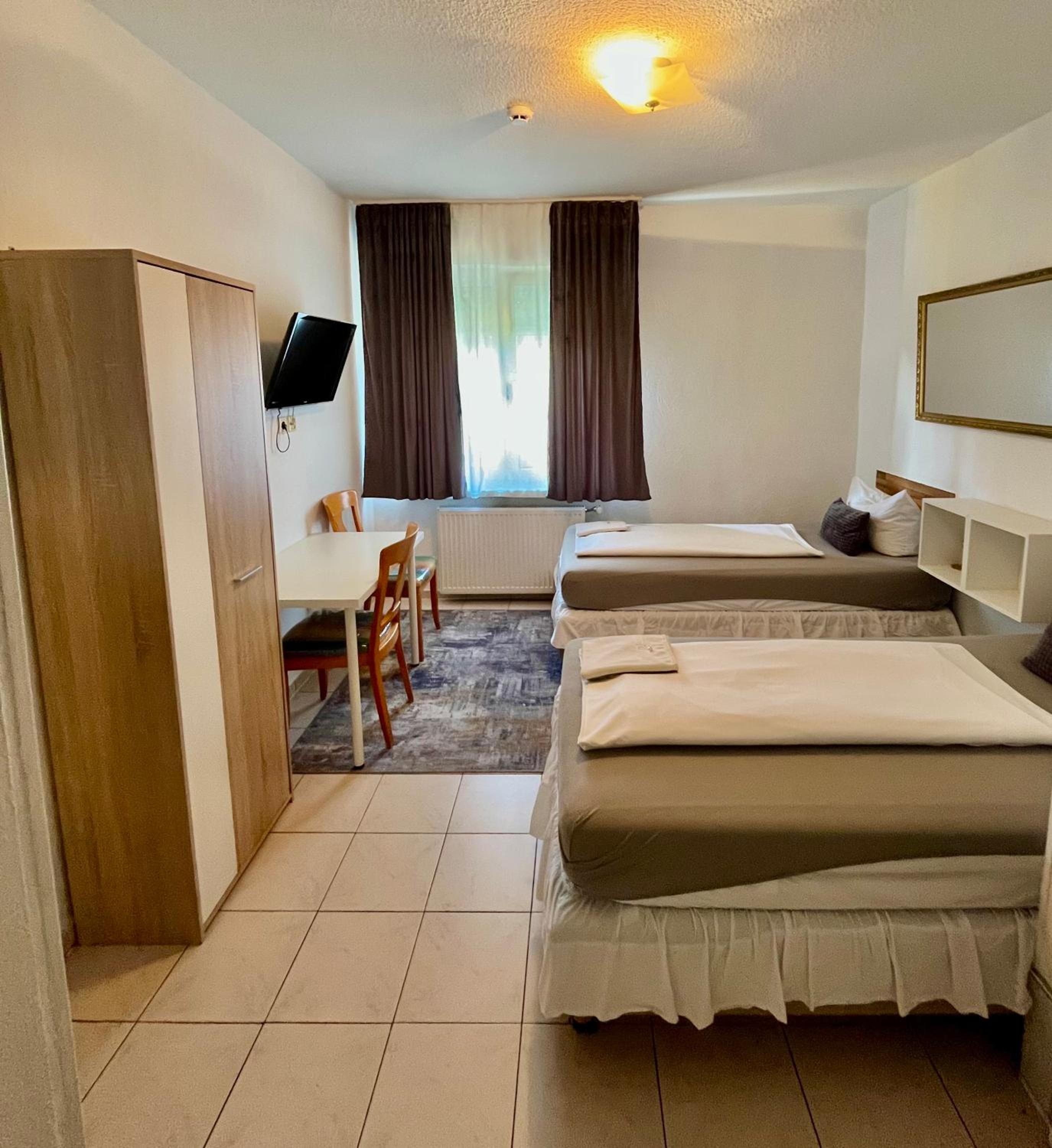 Six-Bedroom House photo 1