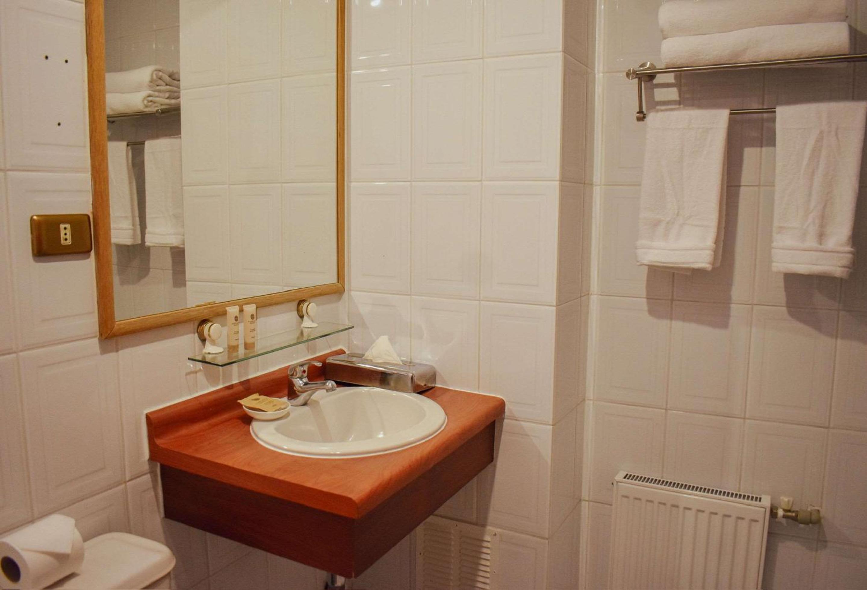 Twin Room - Non-Smoking - Photo 1