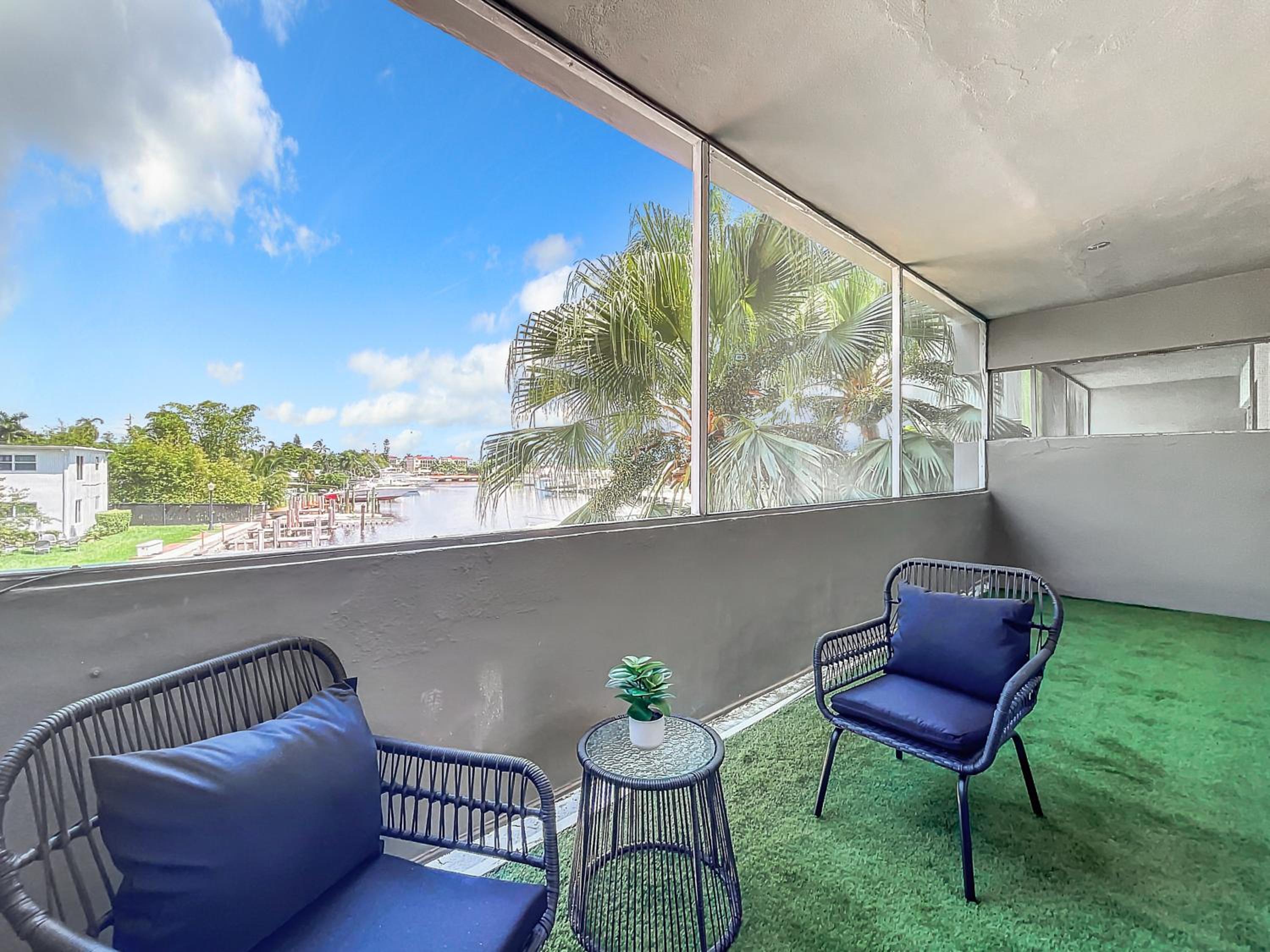 Two-Bedroom Apartment with Balcony and Sea View photo 2