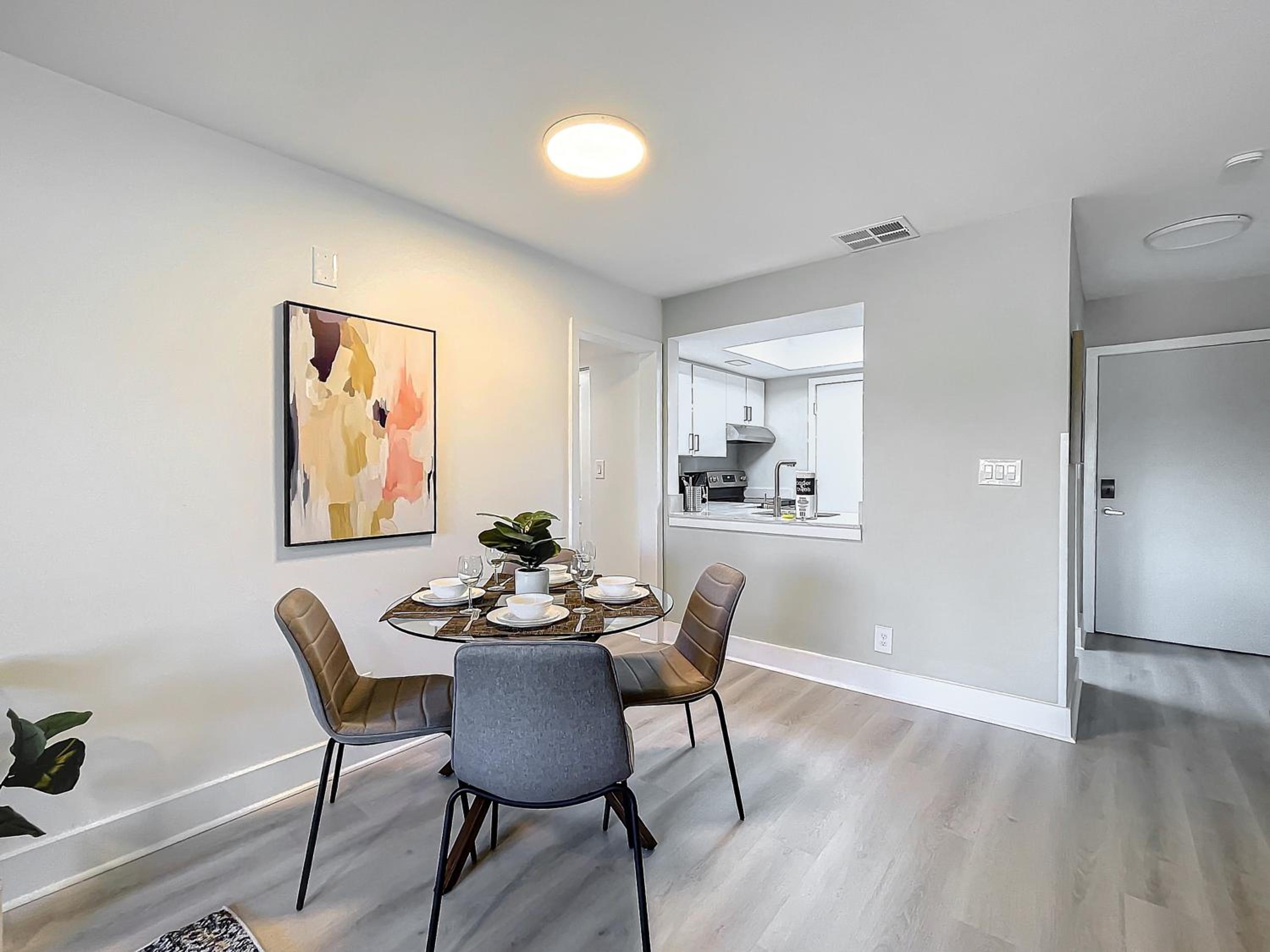 One-Bedroom Apartment with City View photo 2