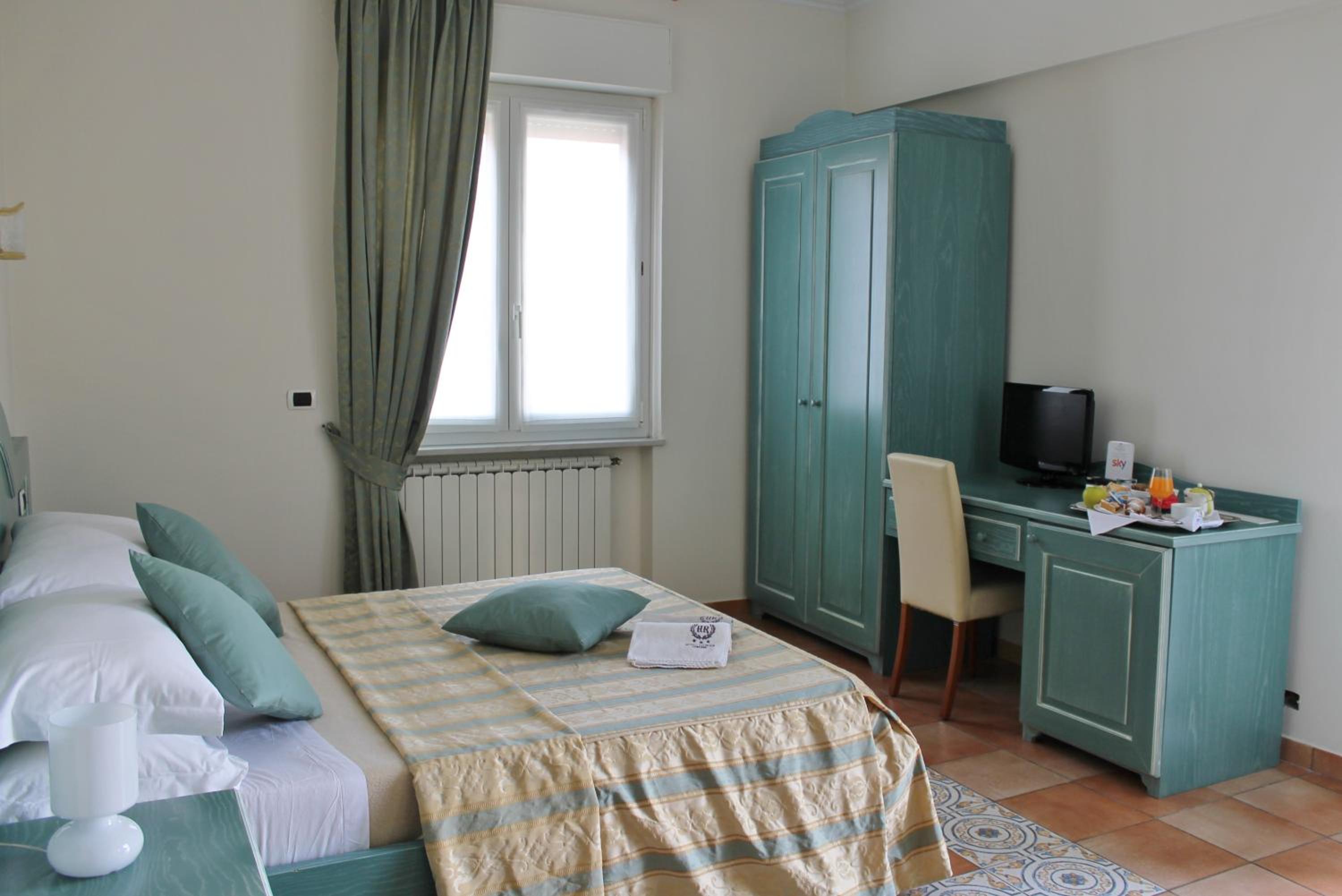 Double or Twin Room - Photo 8