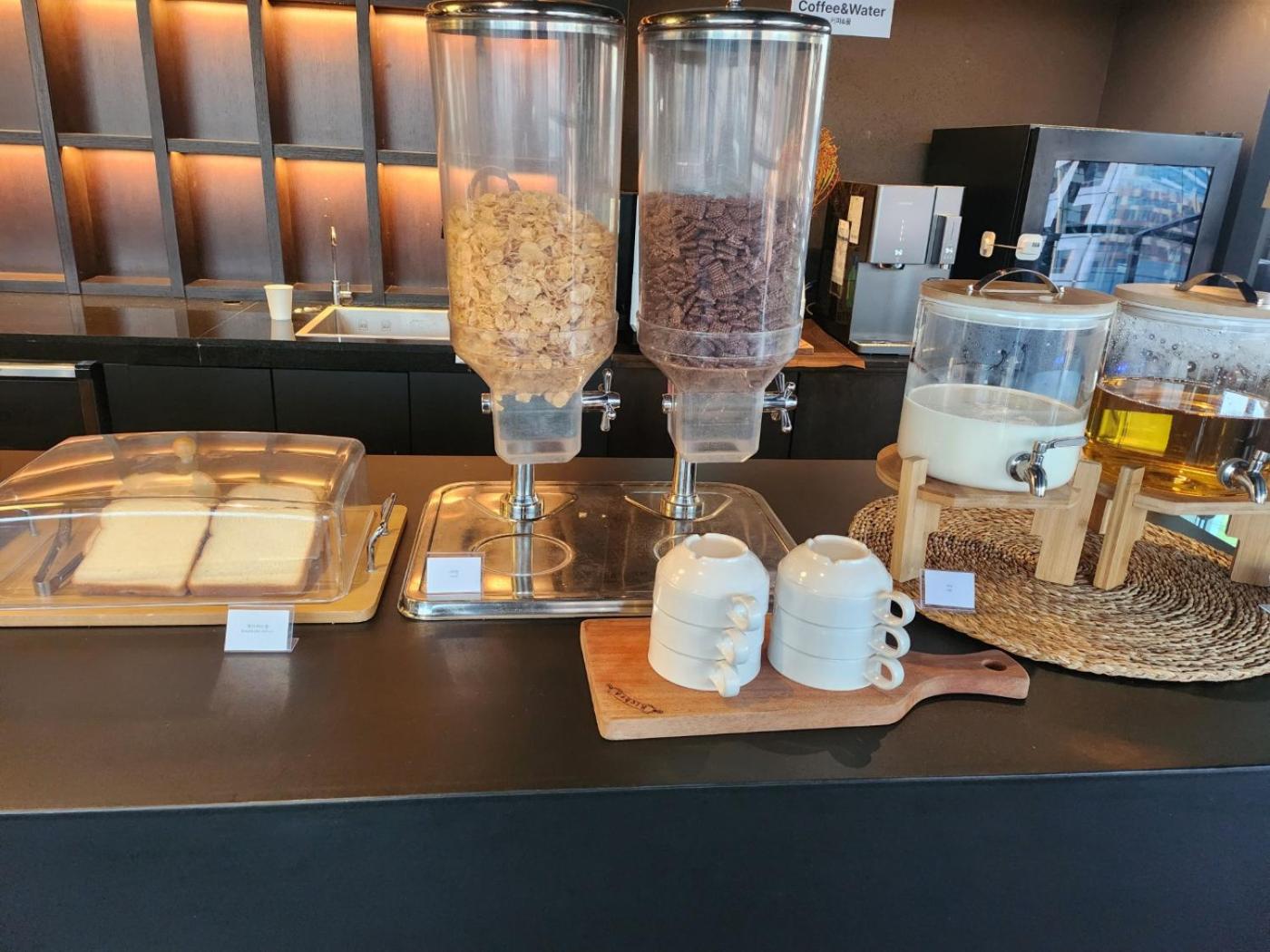 Standard Family Twin Room + Free Breakfast for 2