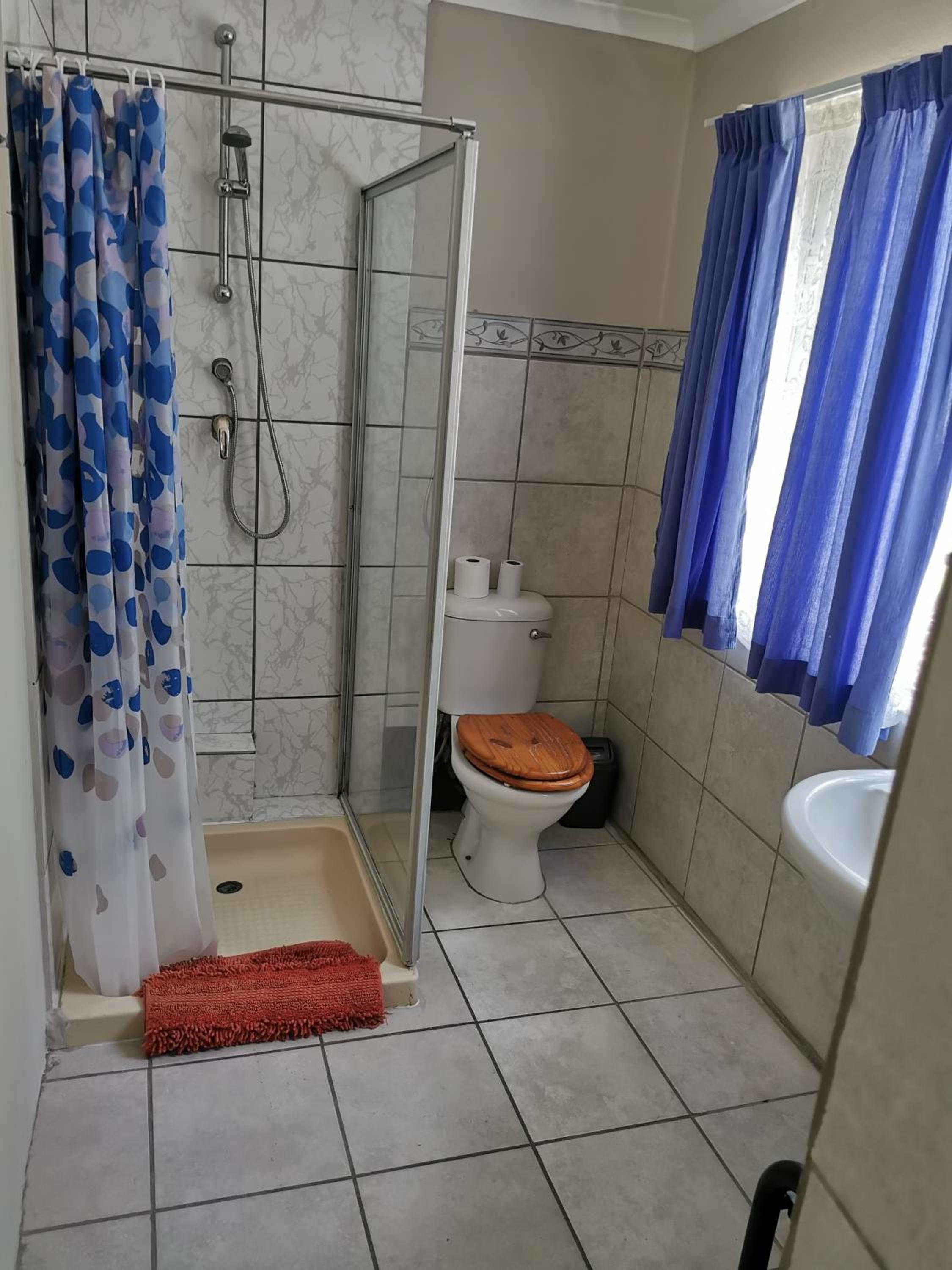 One-Bedroom Apartment - Photo 2