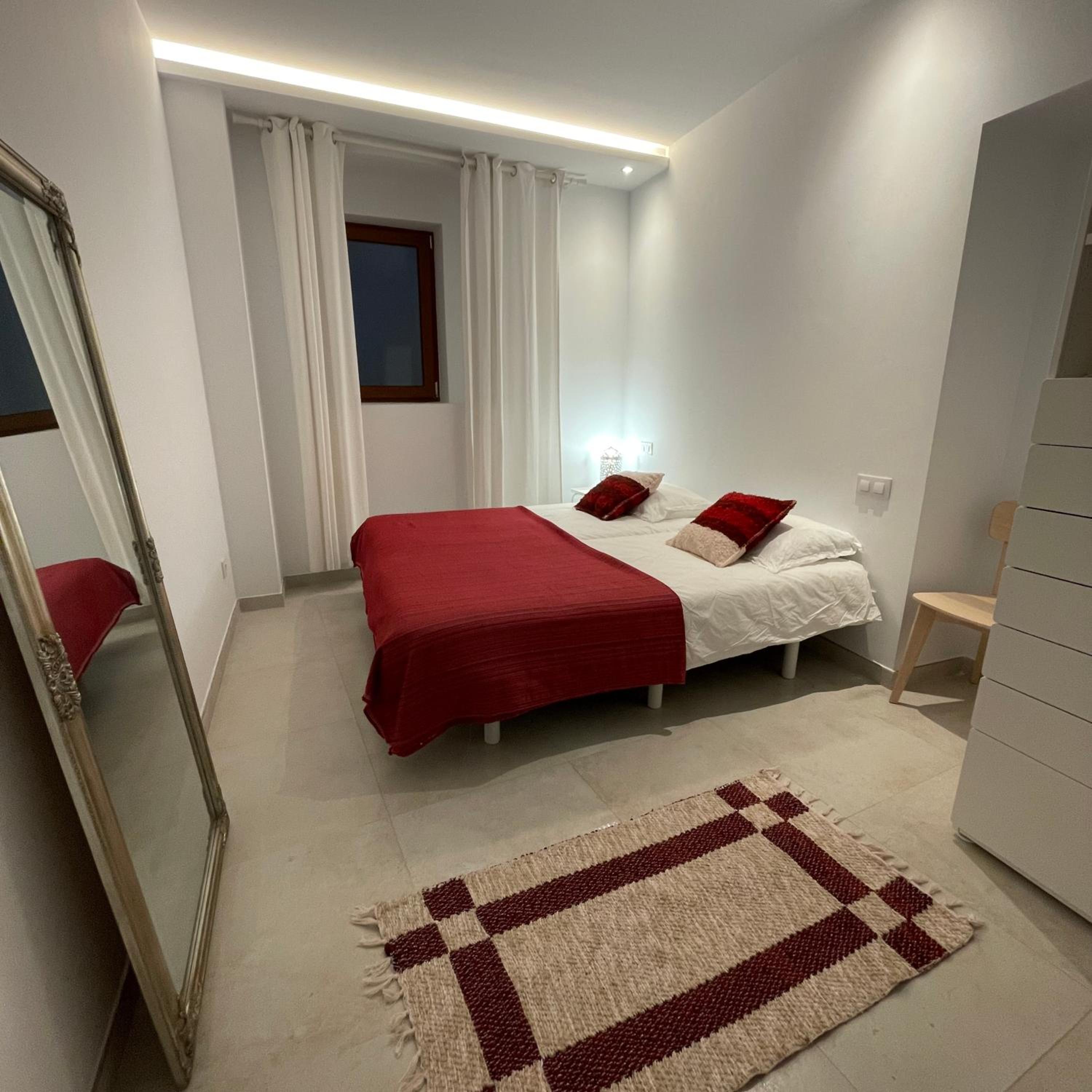One-Bedroom Apartment photo 2