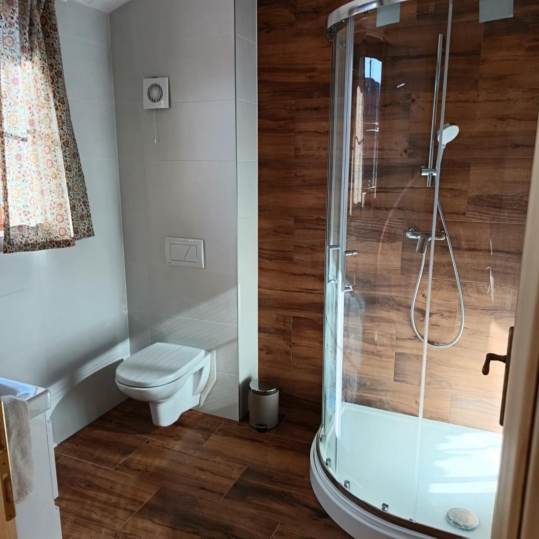 Family Two-Bedroom Apartment with View photo 2