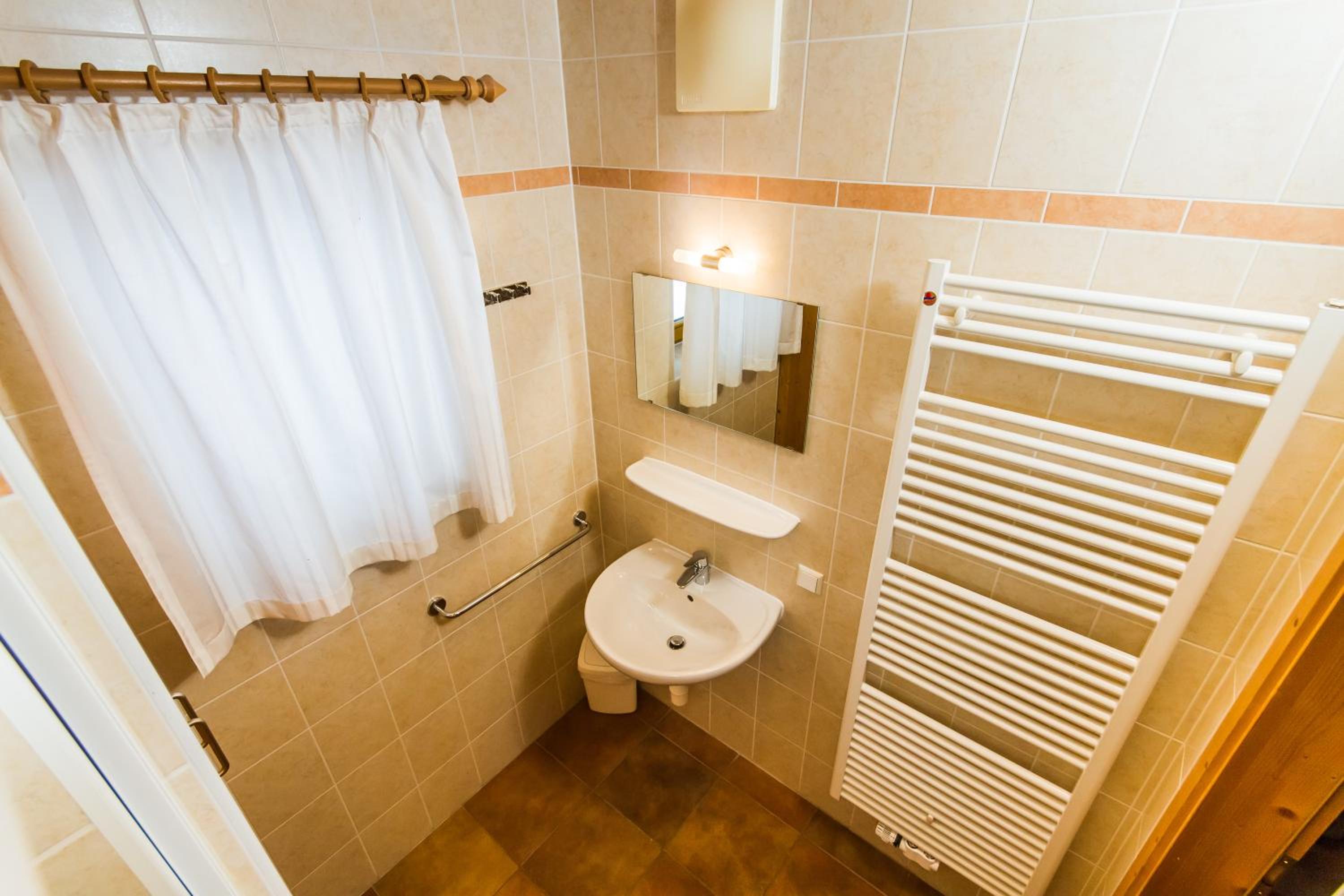 One-Bedroom Apartment - Photo 4