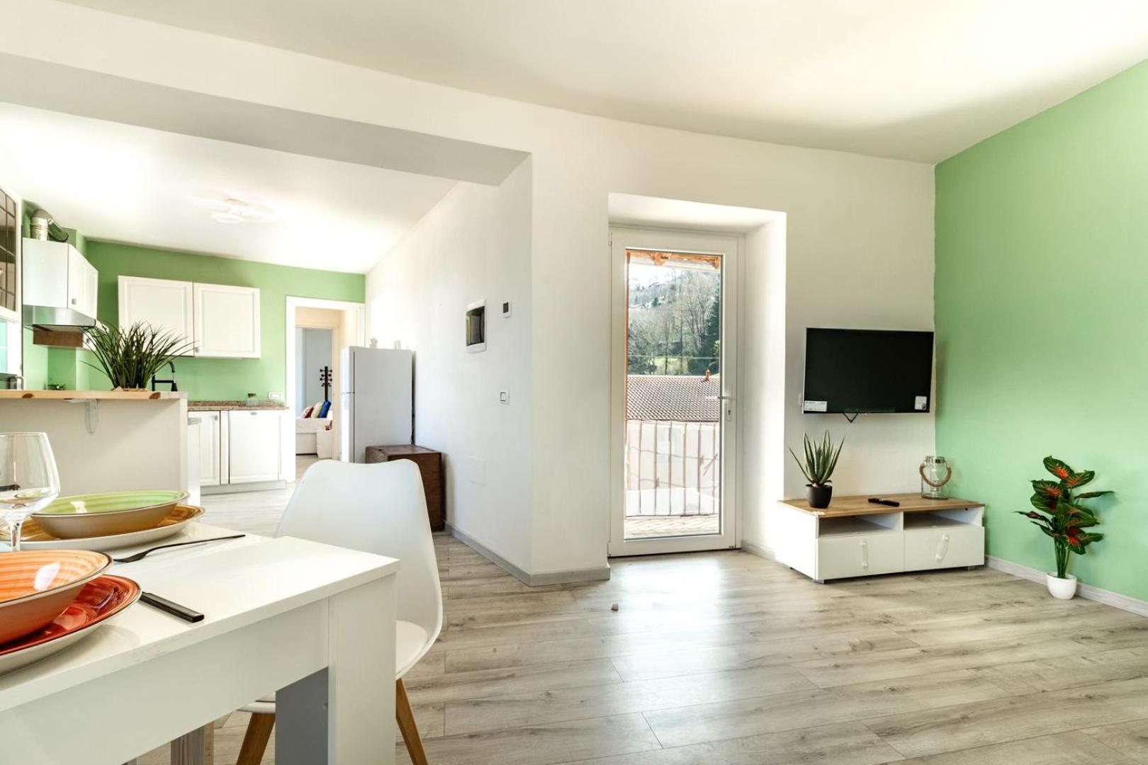 One-Bedroom Apartment with Lake View photo 3