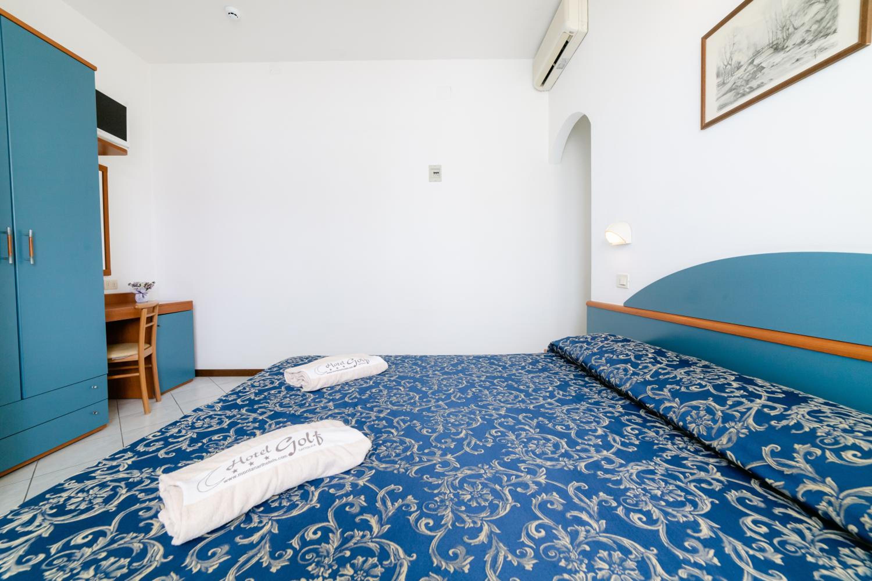 Double or Twin Room with Sea View photo 3