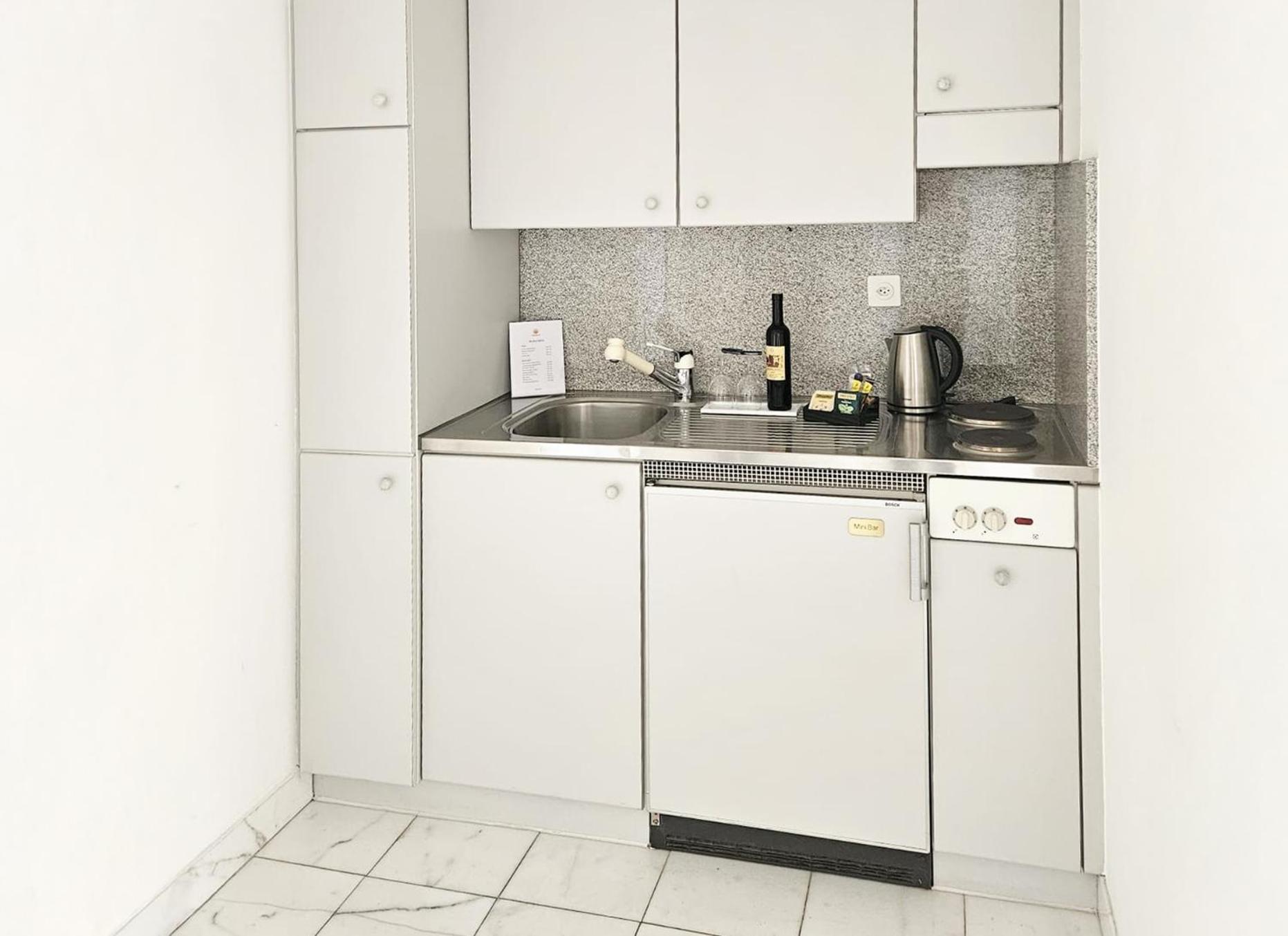 Studio Apartment thumbnail 5