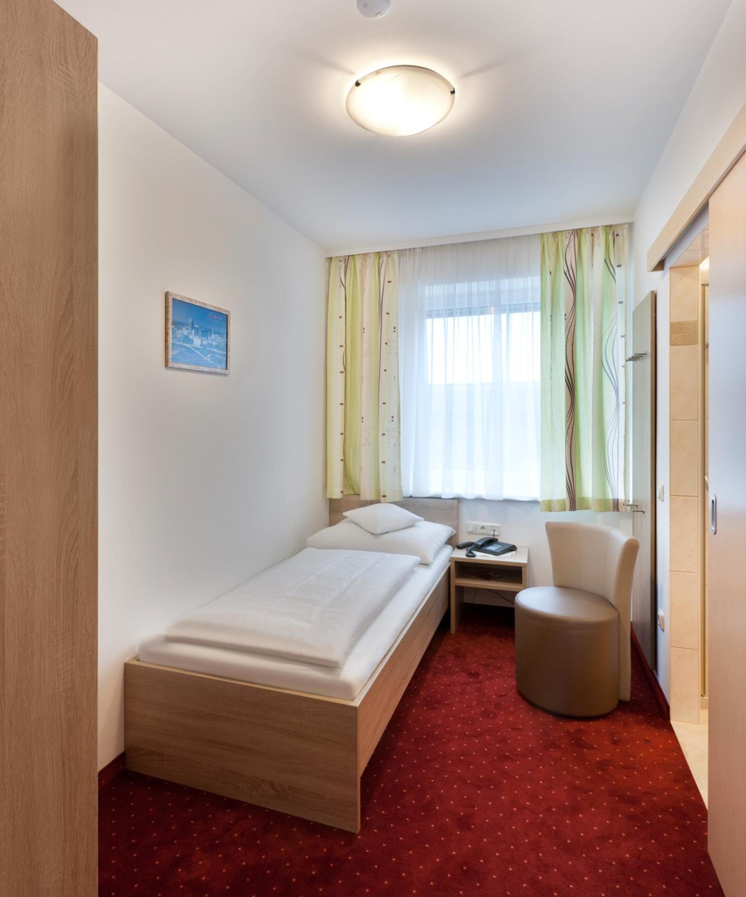 Single Room photo 2