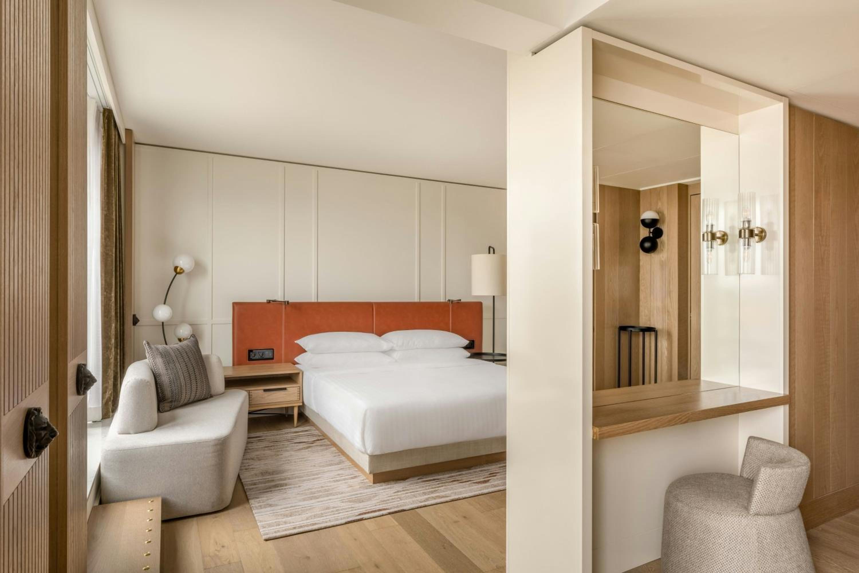 Junior Suite - Club Lounge Access photo 2