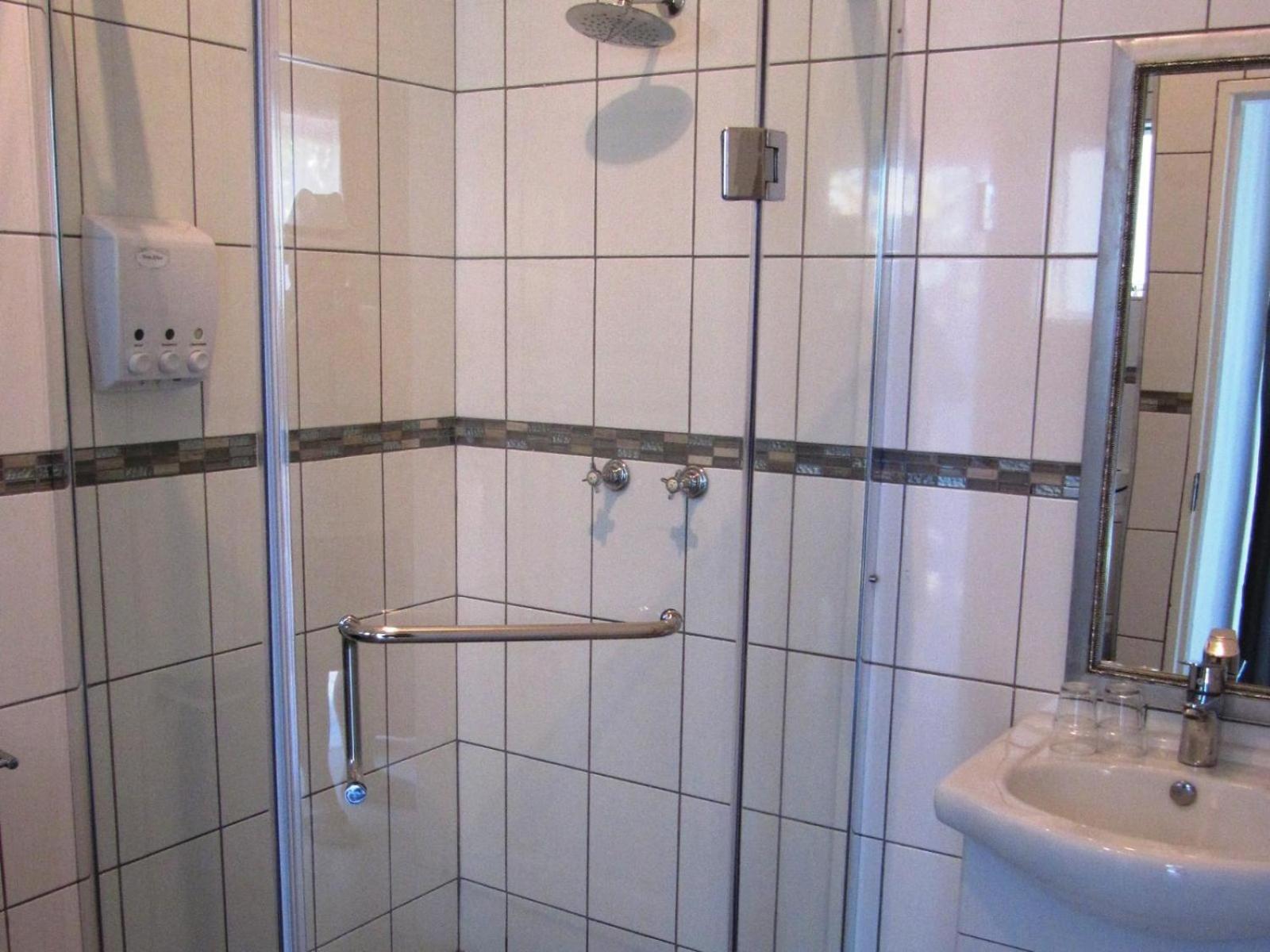 Standard Queen Room - Photo 5