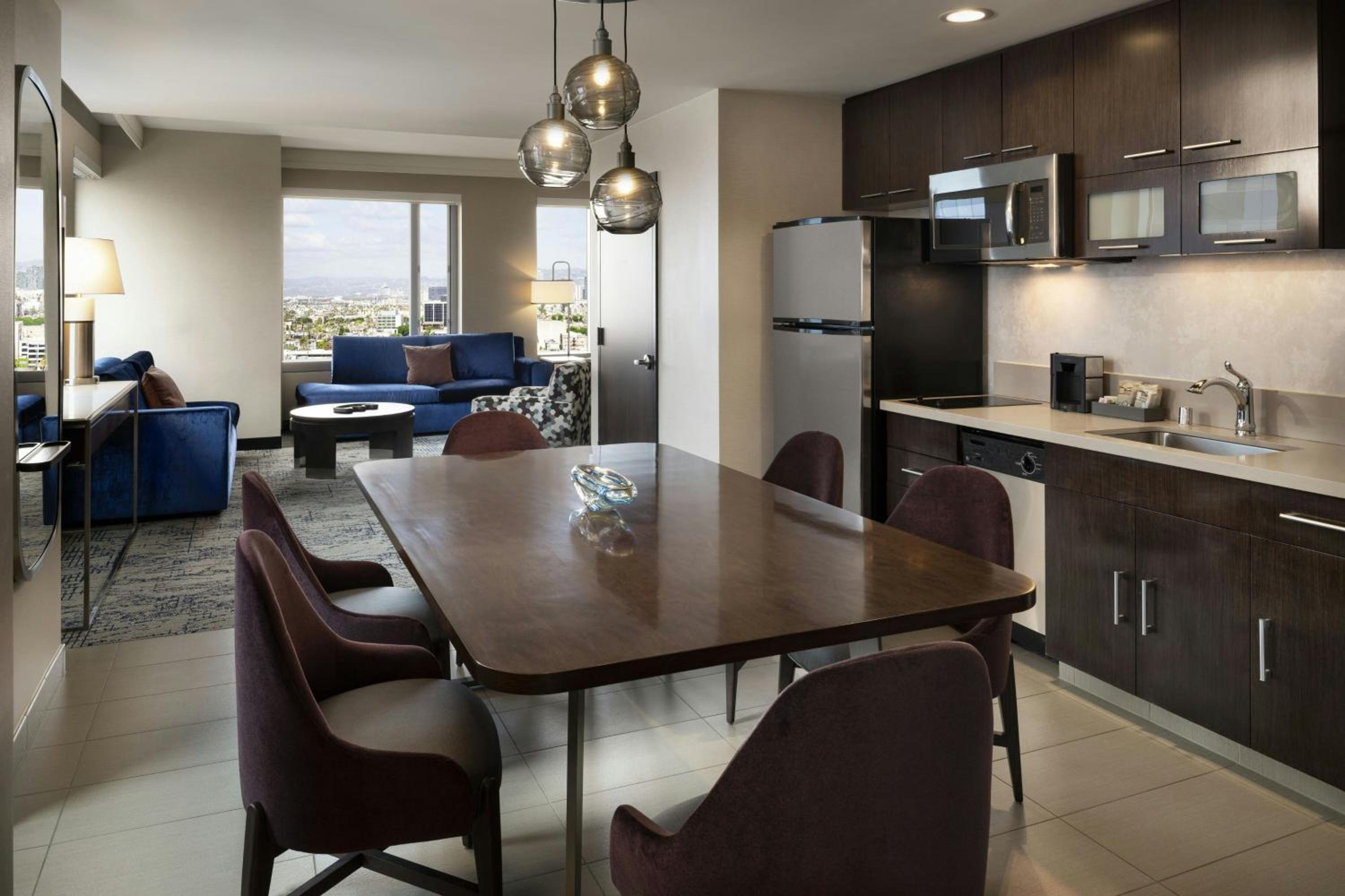 Executive Suite, 1 King, Sofa bed