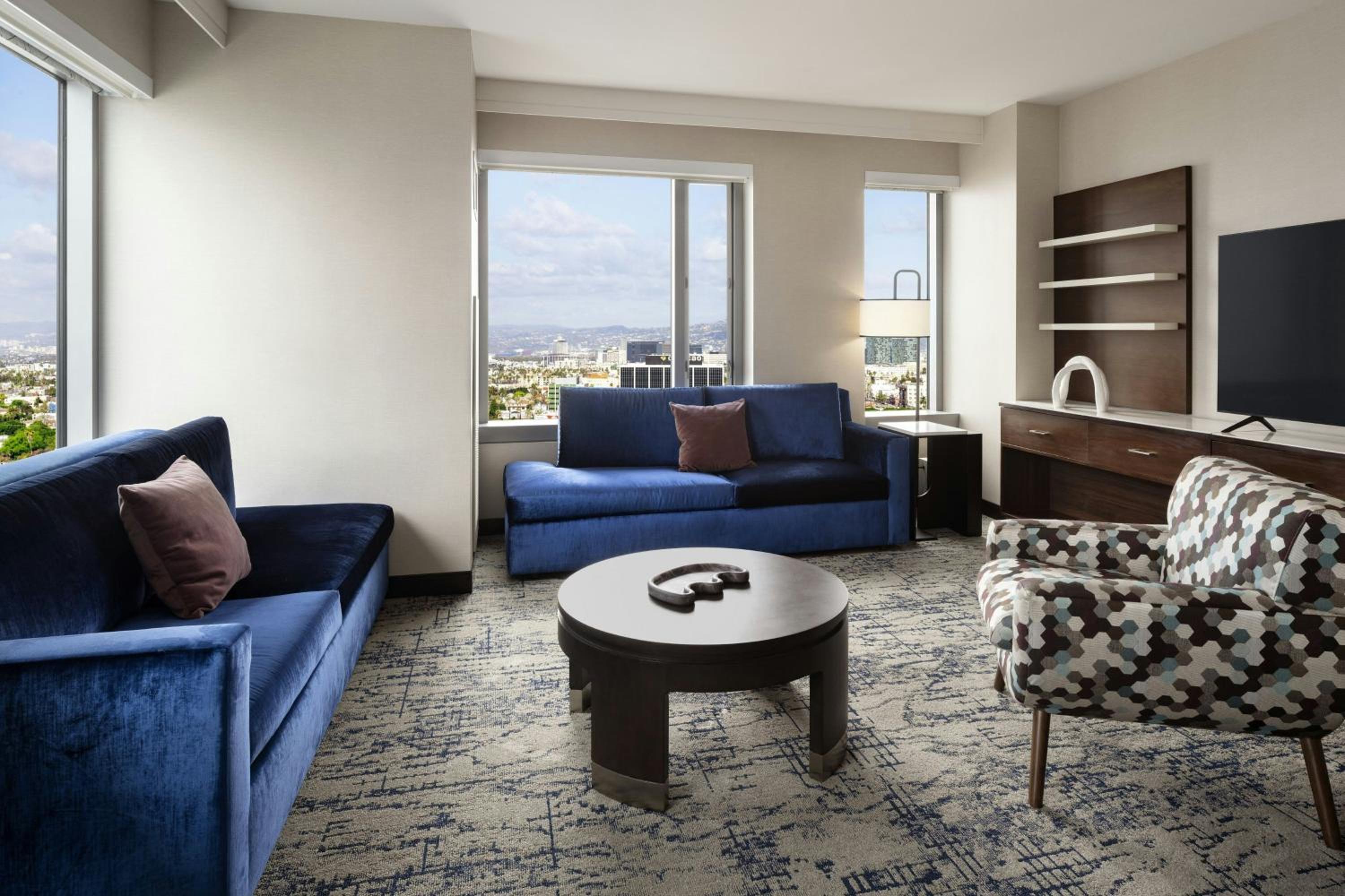 Executive Suite, 1 King, Sofa bed
