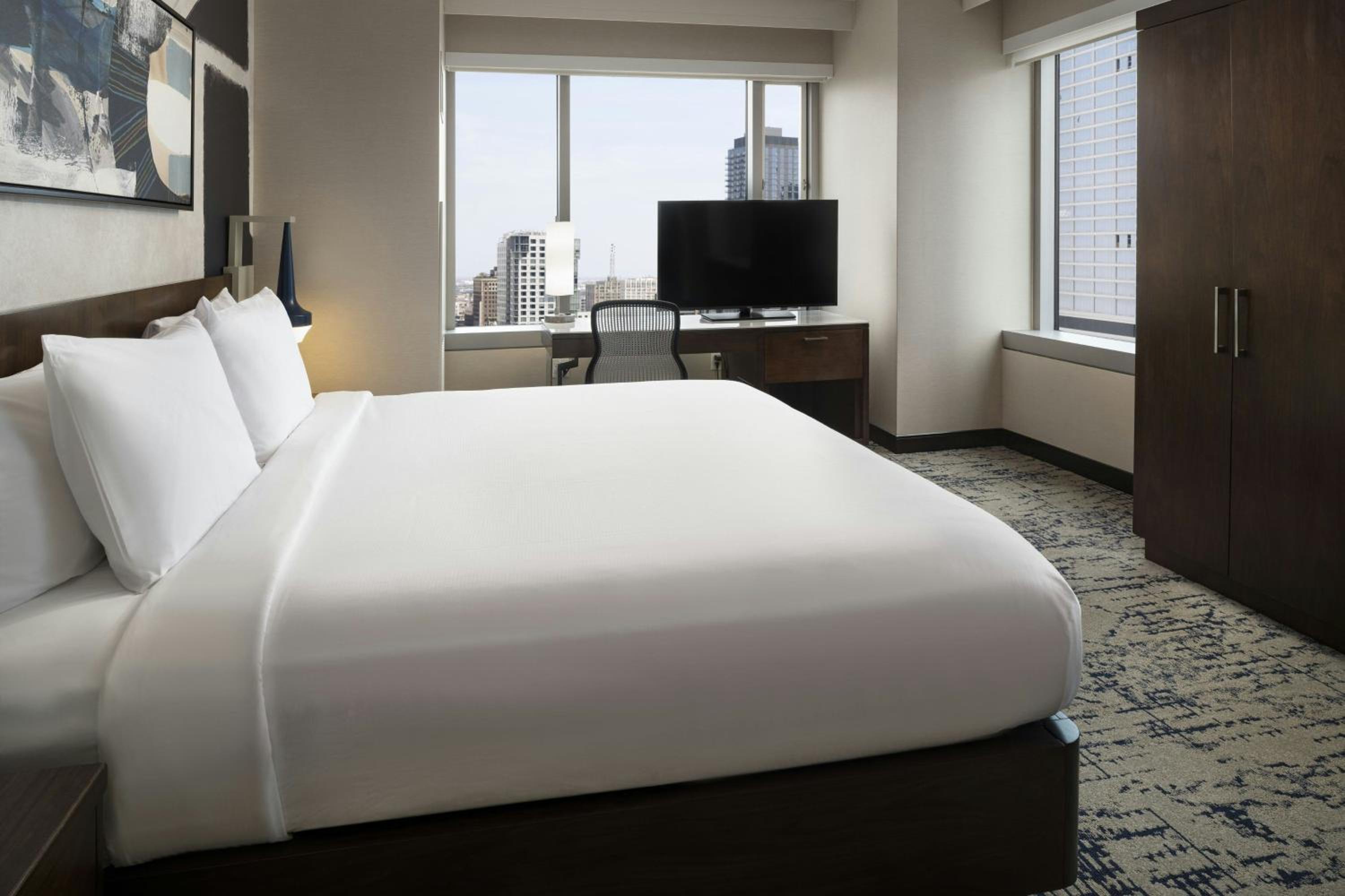 Executive Suite, 1 King, Sofa bed
