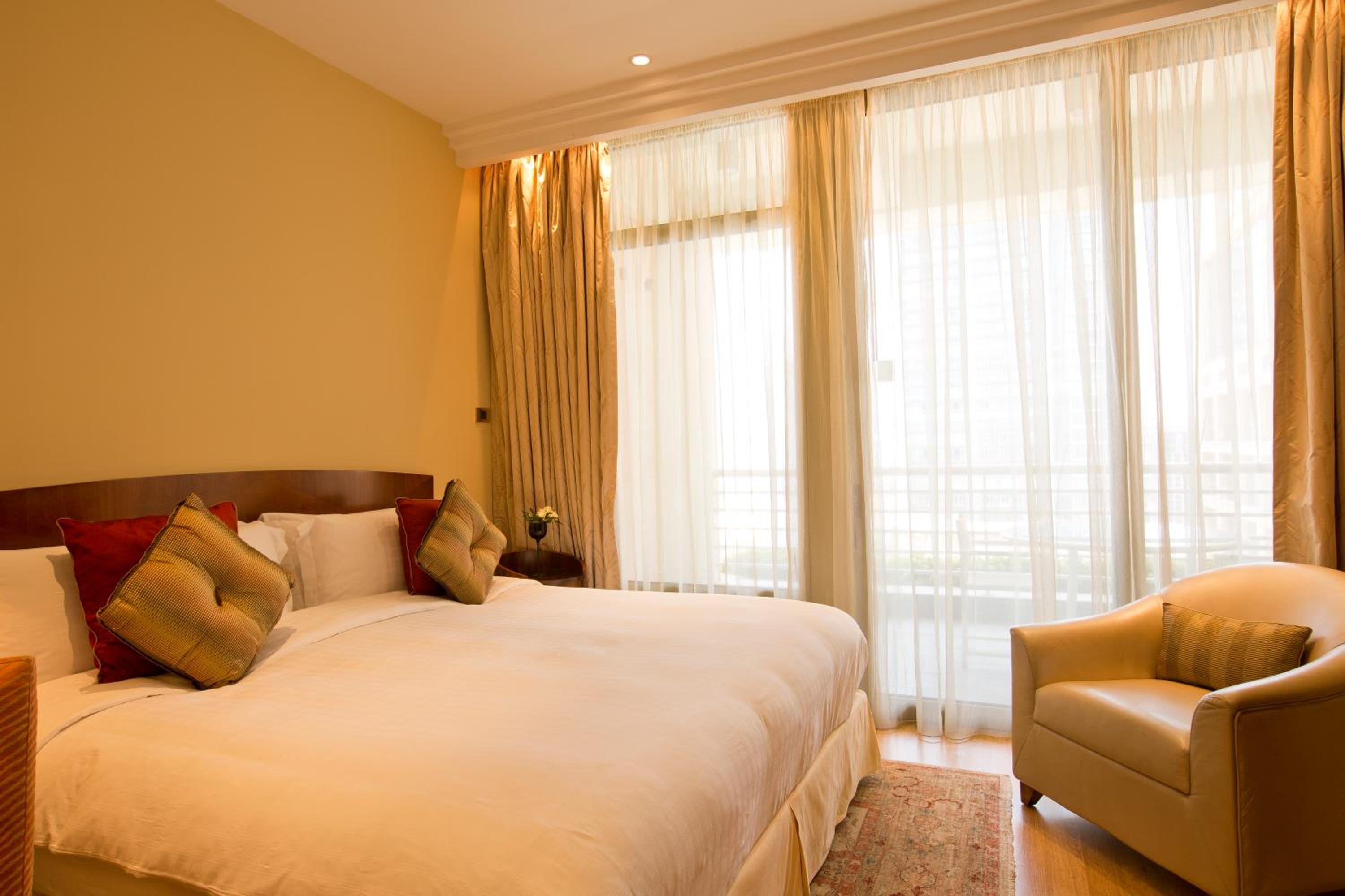 Deluxe Two-Bedroom Apartment with Sea View photo 3