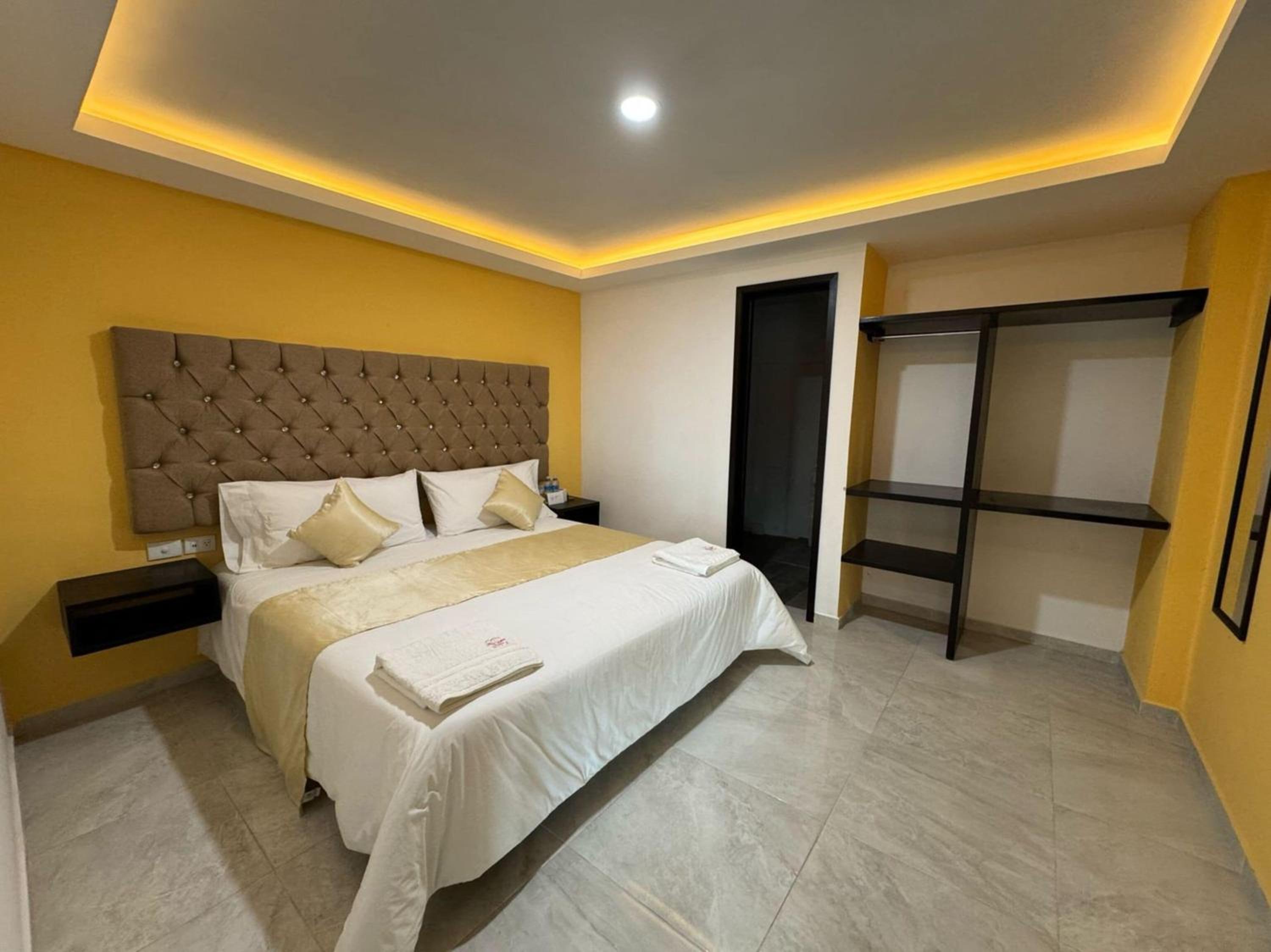 Deluxe with Jacuzzi - Photo 1