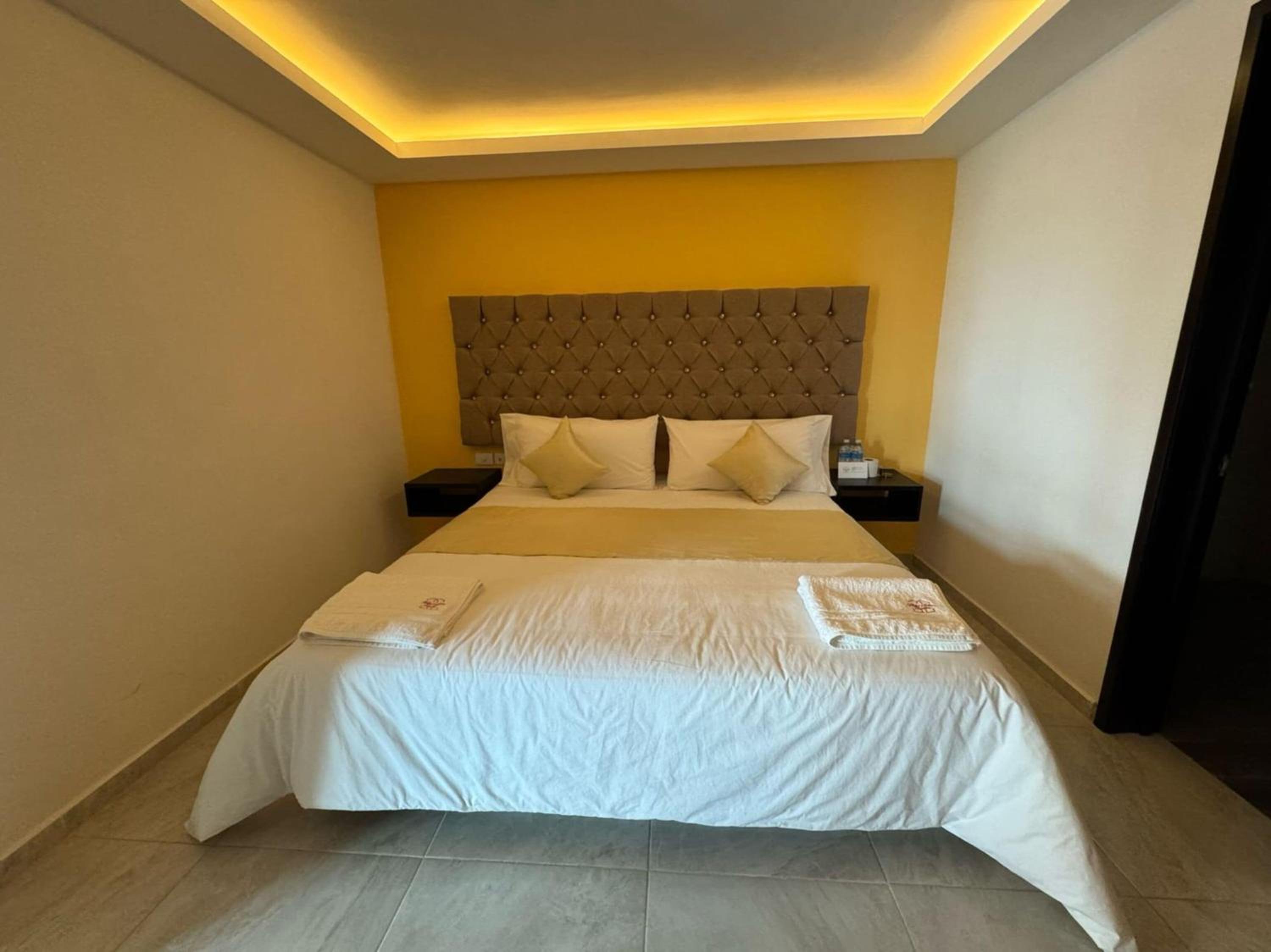 Deluxe with Jacuzzi - Photo 2