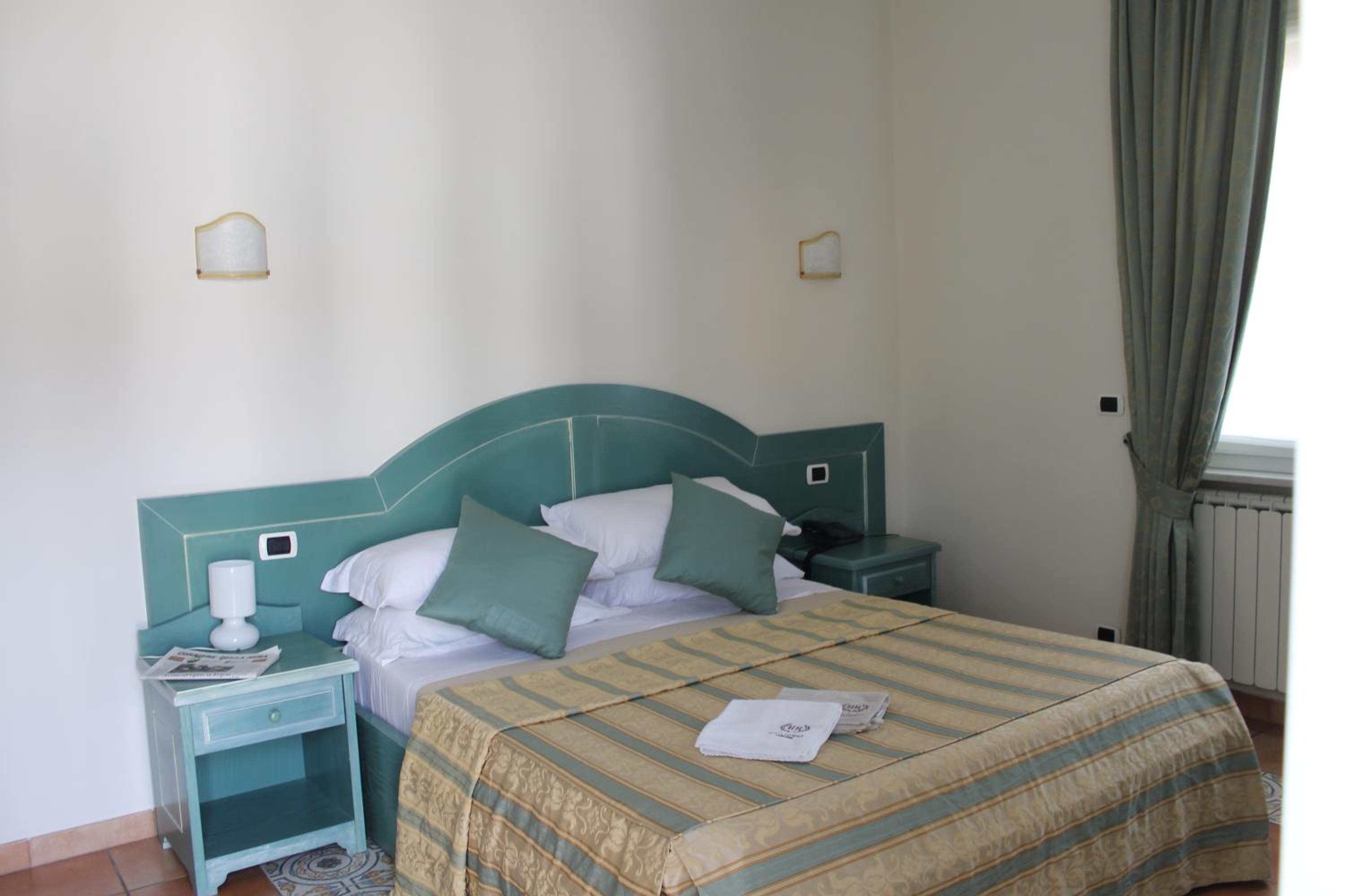 Double or Twin Room - Photo 7