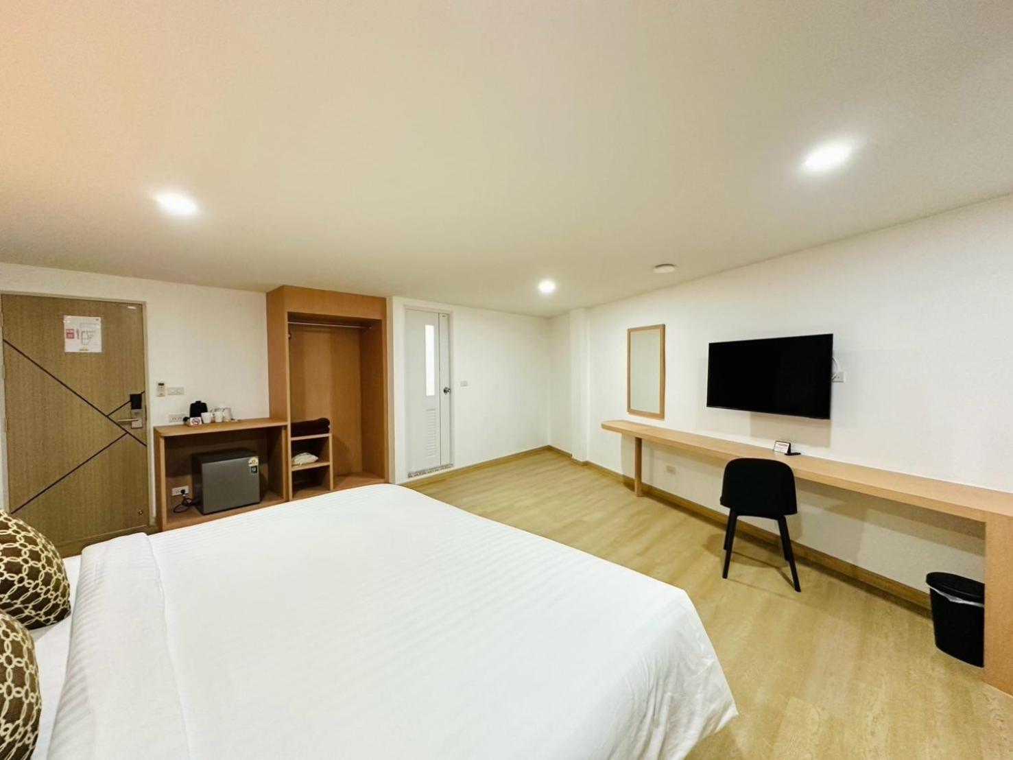 Deluxe Double or Twin Room photo 3